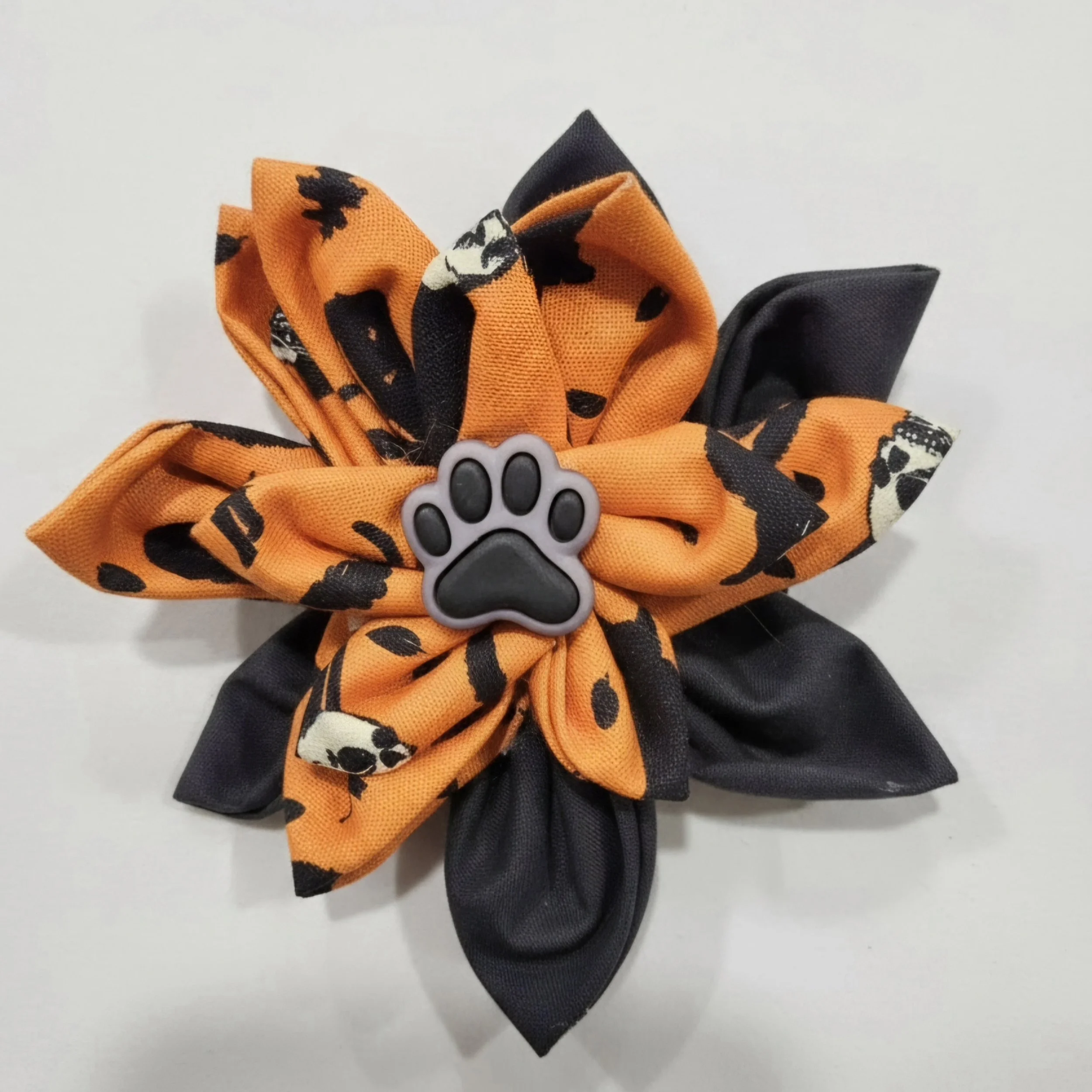 "Haunted Howl" Collar Flower