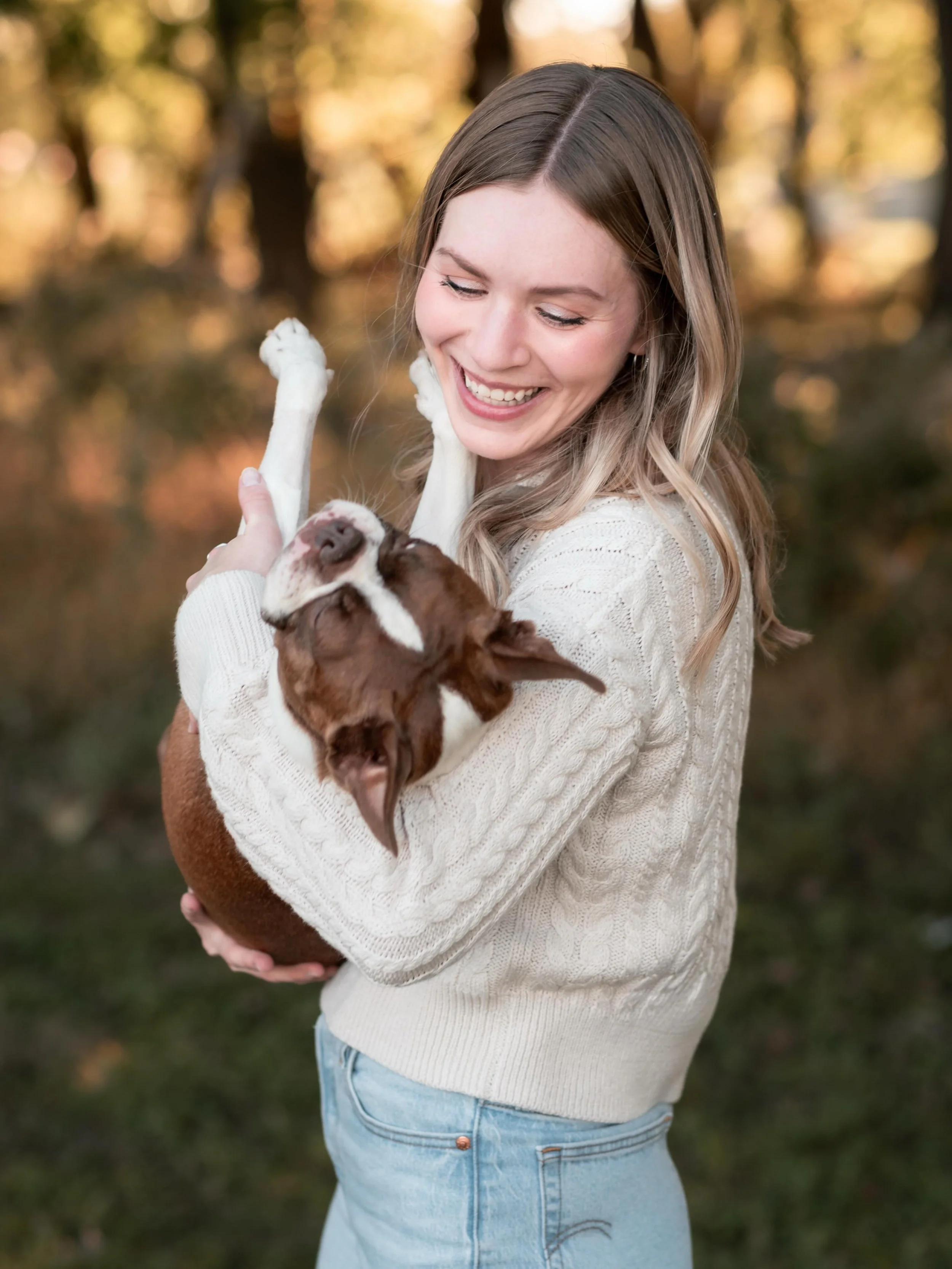I can&rsquo;t promise your dog will follow directions...

...but I can promise we&rsquo;ll get some pretty cute photos along the way. 🐶🤍