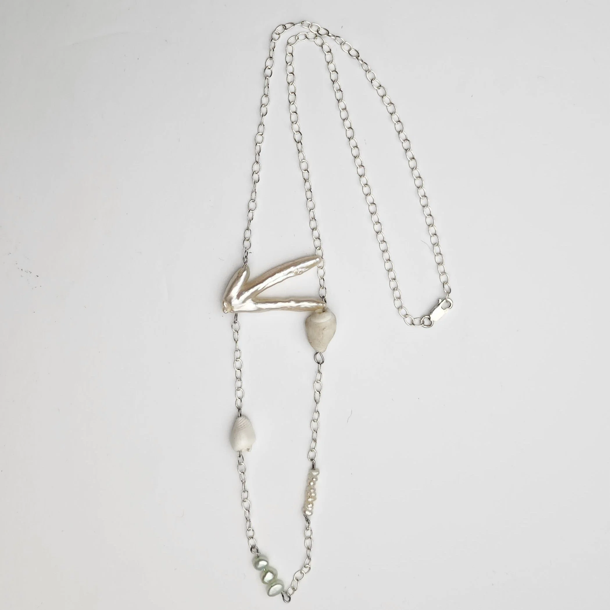 Sterling silver chain with asymmetric freshwater pearls and shells (2023)