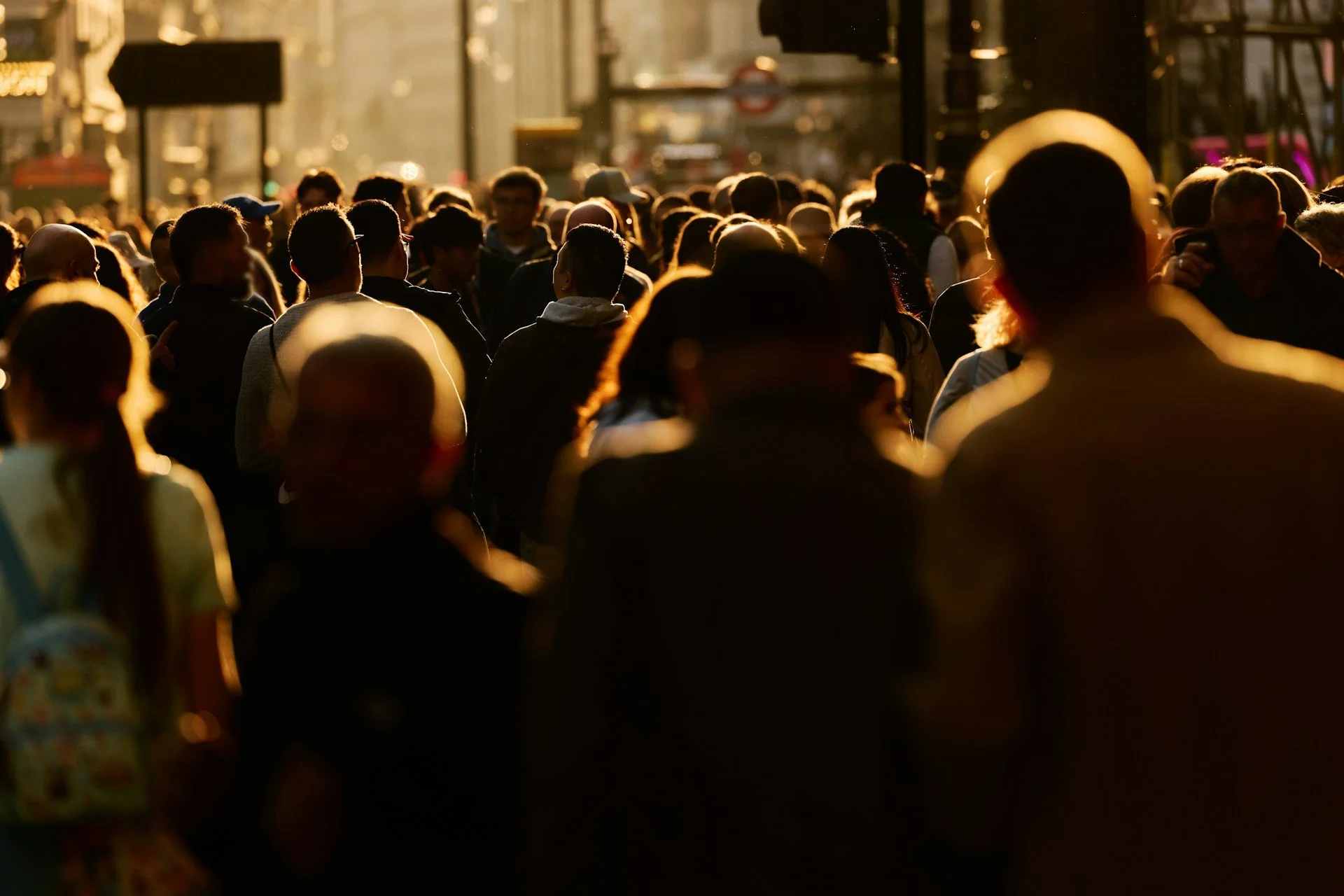 Customer Research &amp; Customer Behaviour Research: How to Understand Customers and Their Decisions