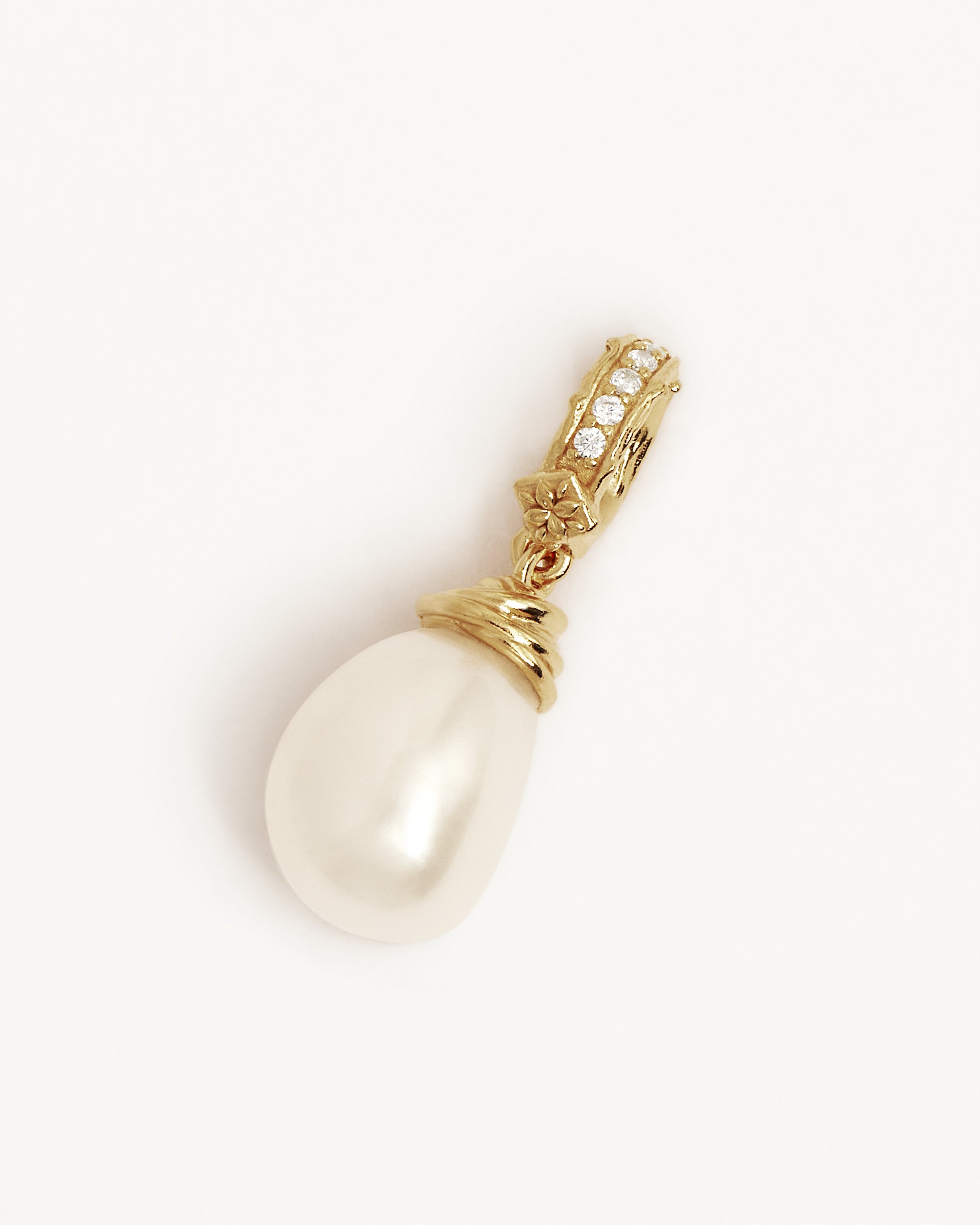 S36-p142g18-18k-gold-vermeil-whispers-of-tranquillity-pearl-pendant-18k-gold-vermeil-25069-By Charlotte-0244.jpg