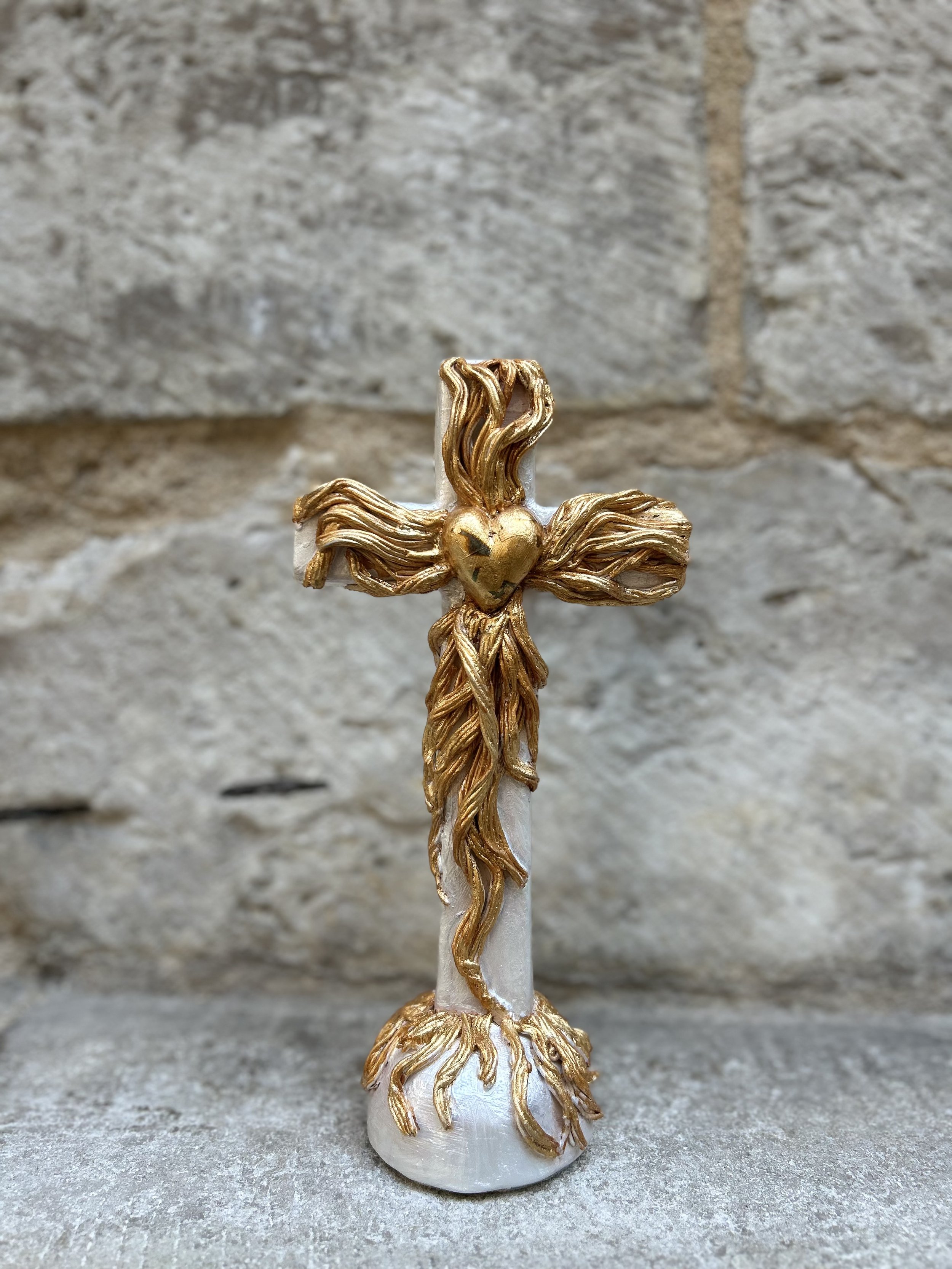 Croix blanche et or