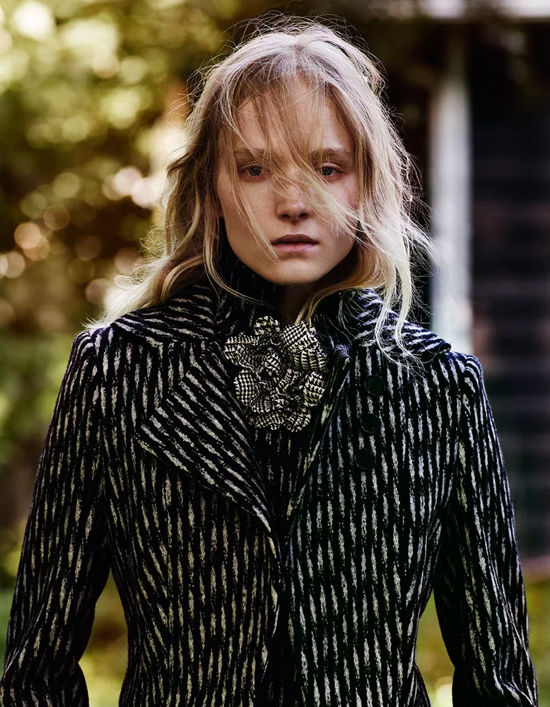 1601-VogueJapan-IntoTheWoods-MSL_MLE-006.webp