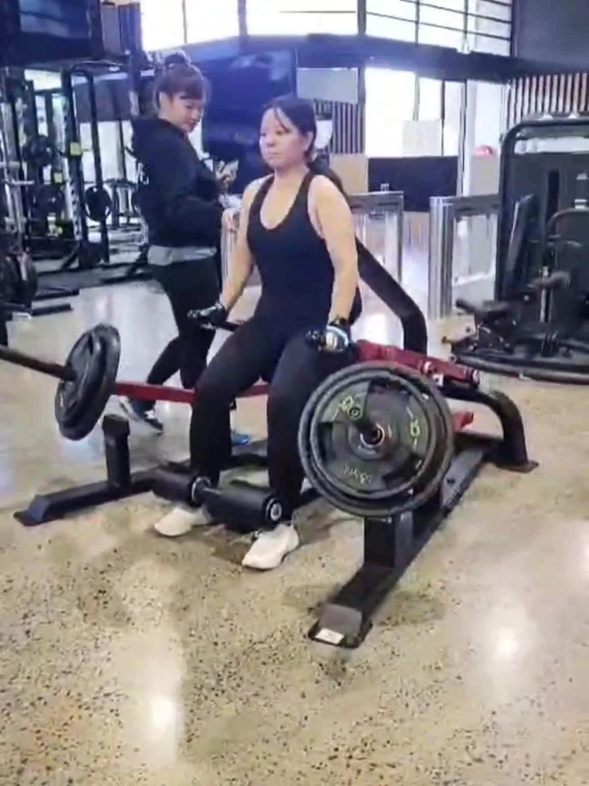 Personal trainer Vera Yazid coaching a client during a one-on-one strength training in Bodyfit Auburn