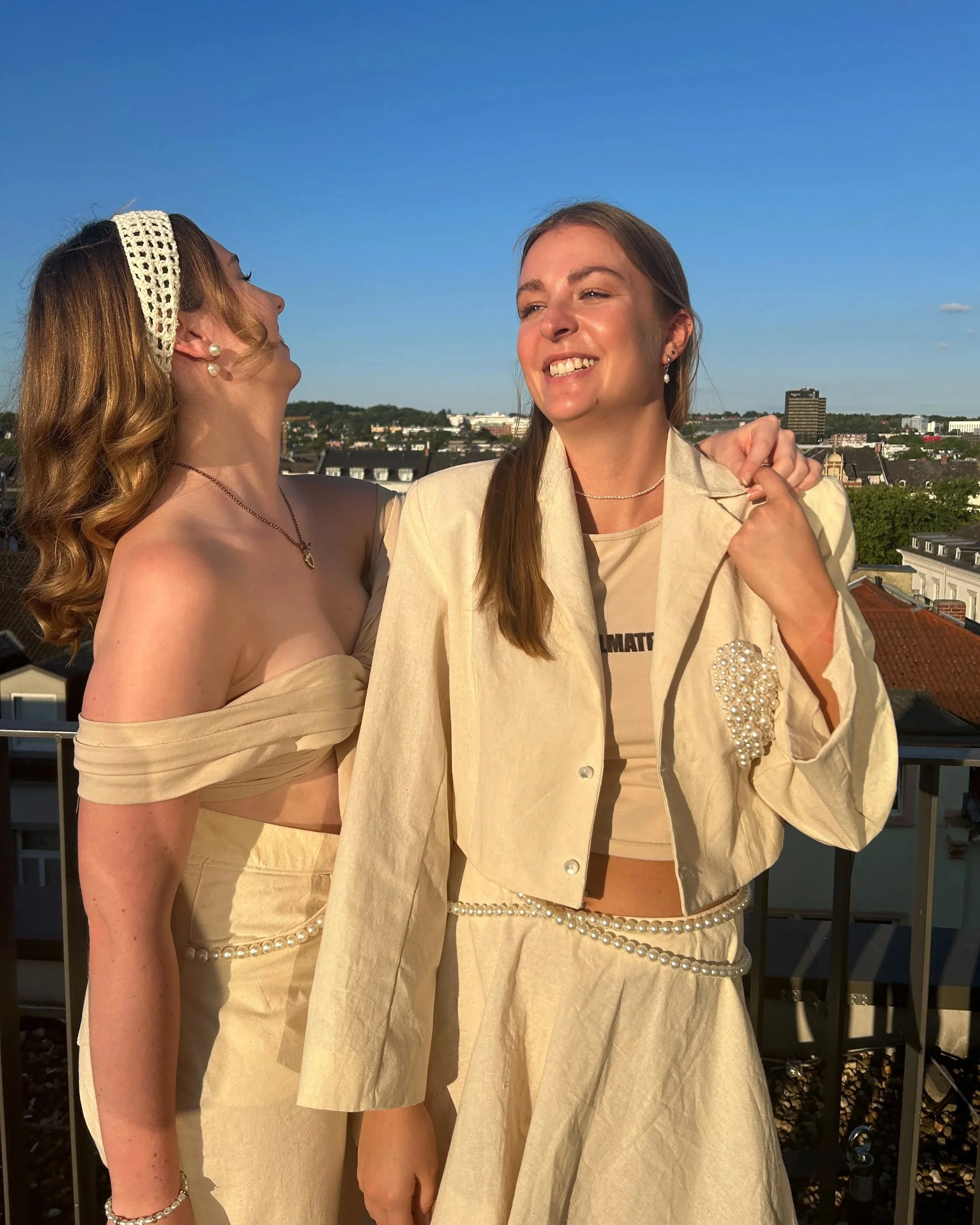sarah+laura+bearbeitet+3.jpg