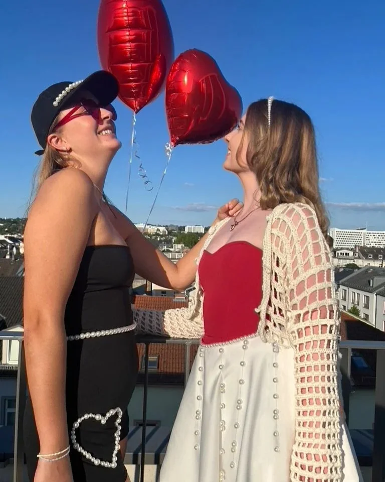 laura+sarah+bearbeitet+2.jpg