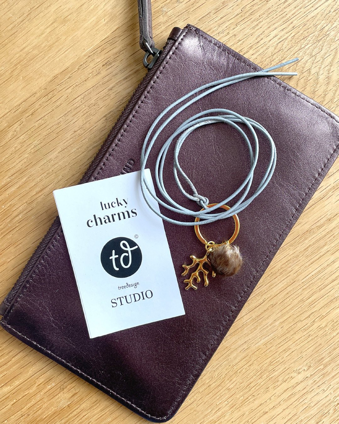 td treedesign STUDIO Lucky Charms Halskette mit Visitenkarte