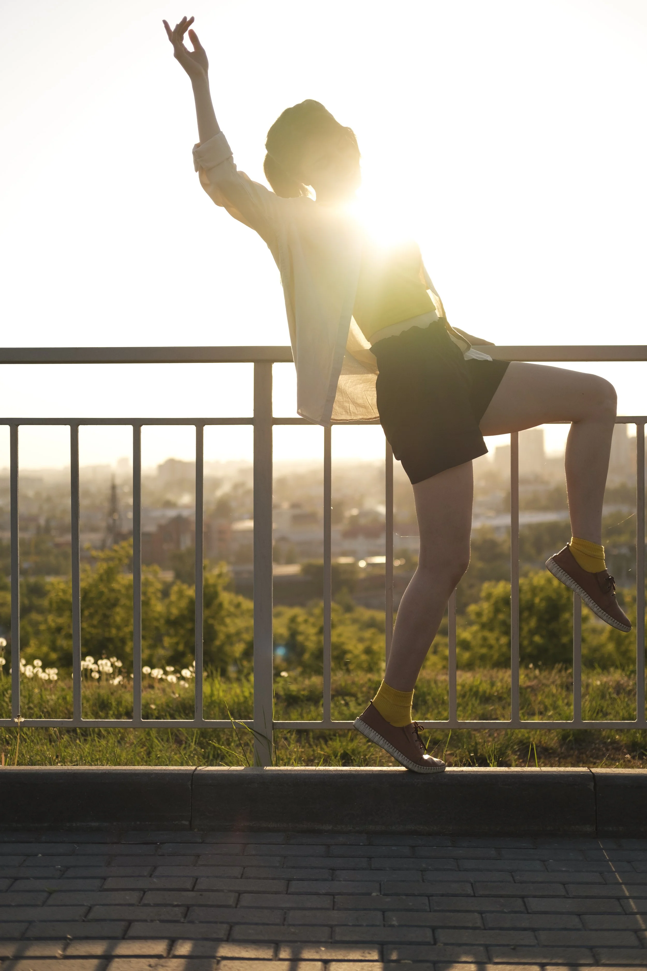 full-shot-woman-outdoors.jpg