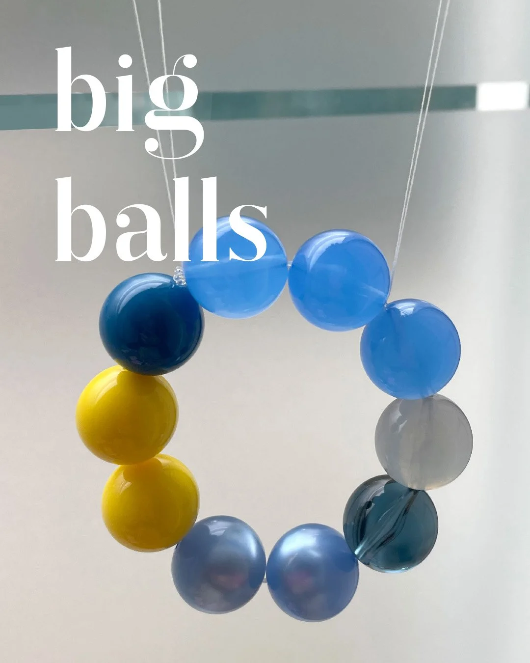td treedesign STUDIO Big Balls in ocean hängend