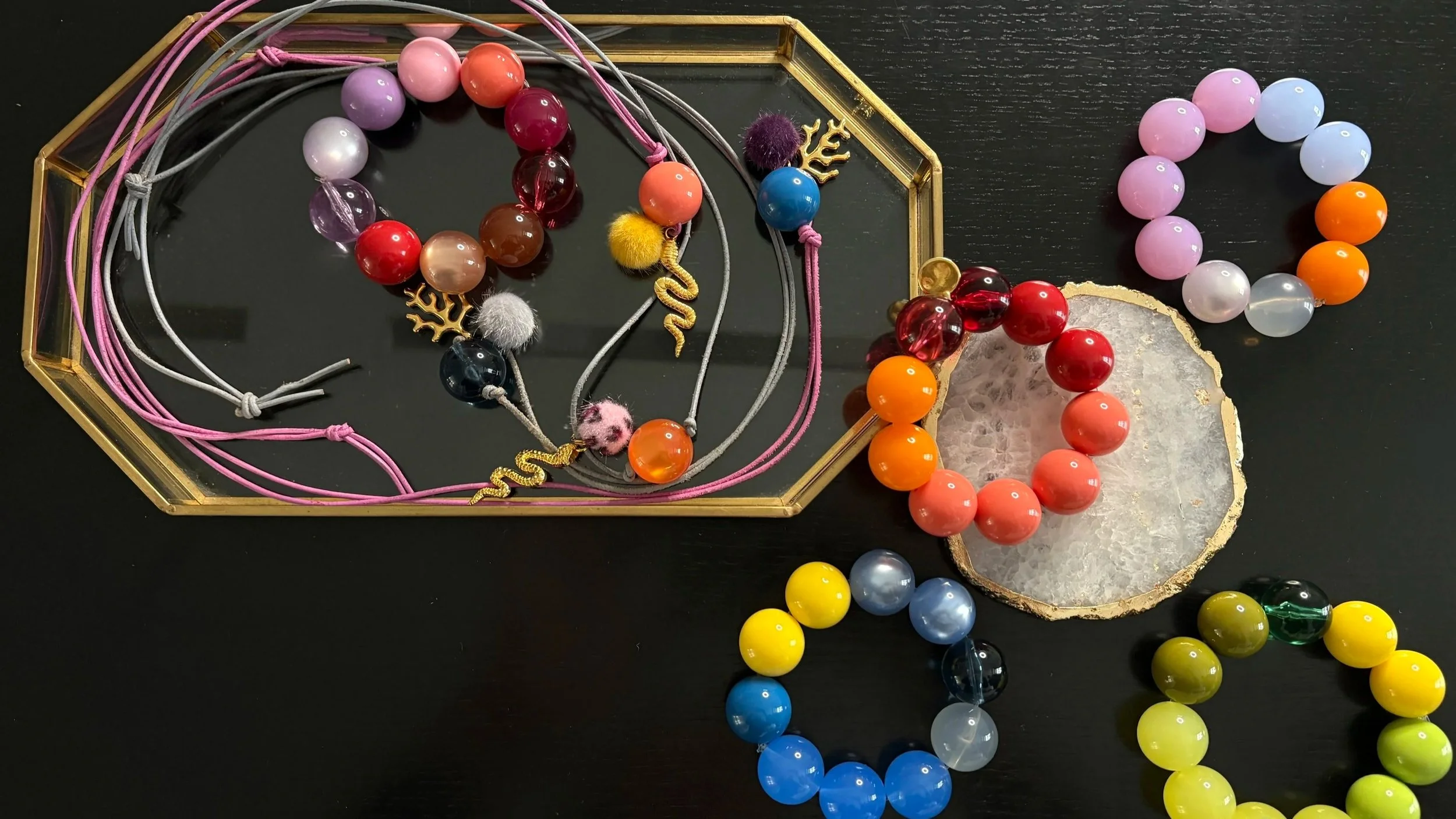 td treedesign STUDIO Big Balls und Lucky Charms liegend auf dem Tisch