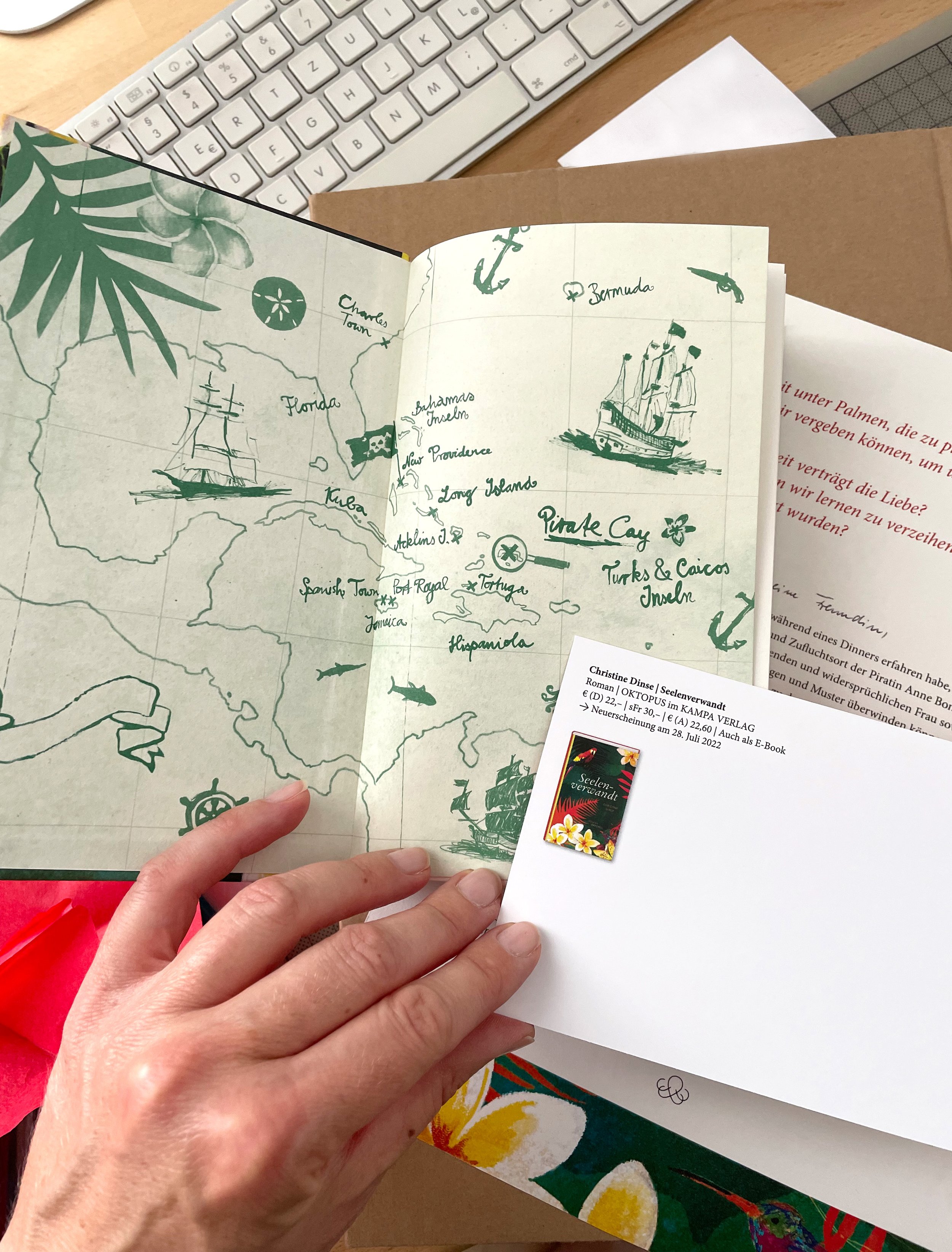 Buchcover-Gestaltung „Seelenverwandt" von Christine Dinse und Postkarten mit Textauszügen