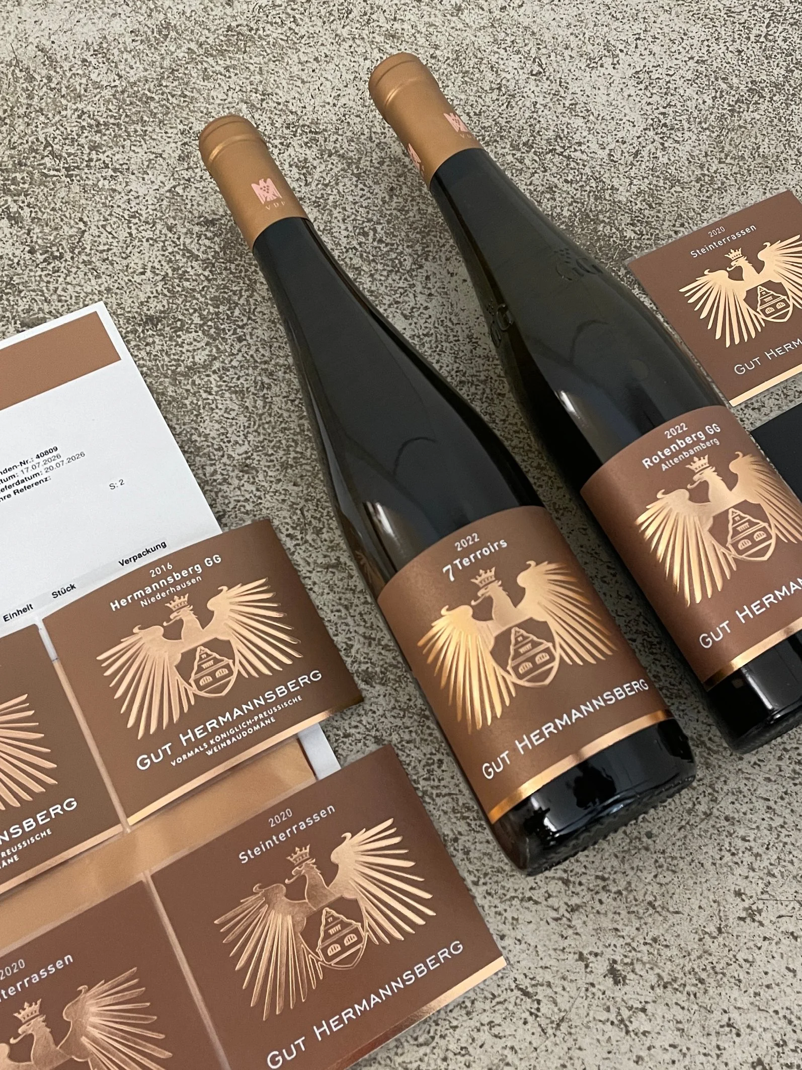 Weinflaschen des Weinguts Gut Hermannsberg