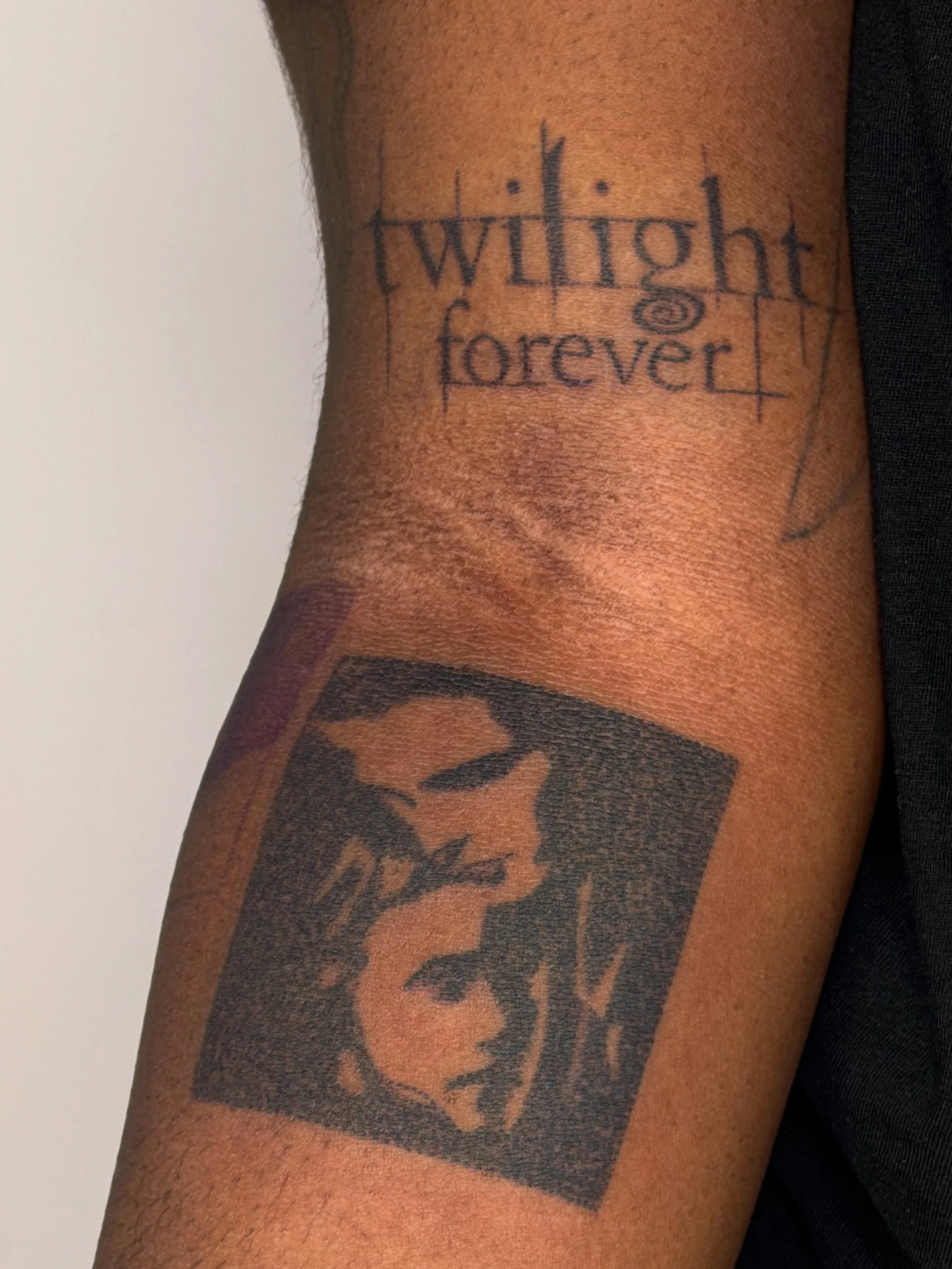 Baddest bitch award goes to Shemaiah !!!!

Thank you sooooo much for travelling from London to Grimsby to get these two Twilight tattoos! The PERFECT start to Twolight season!

I love being massive geeks together I love my clients I love Twilight!! 
