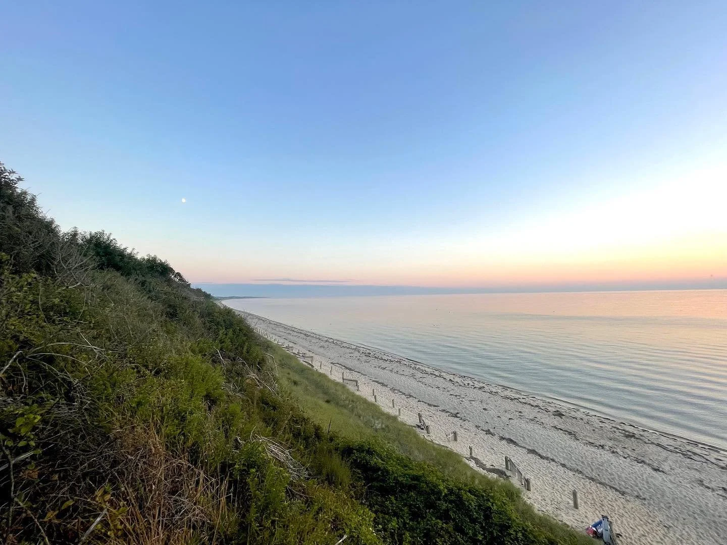 Fill in the blank: This is the perfect place for _____. 

Our answer: This is the perfect place for us to drop your signage. 

We&rsquo;ll carry it back up the hill too. 

#bostonwedding #southshorewedding #capewedding #eventdecor #weddingsignage
