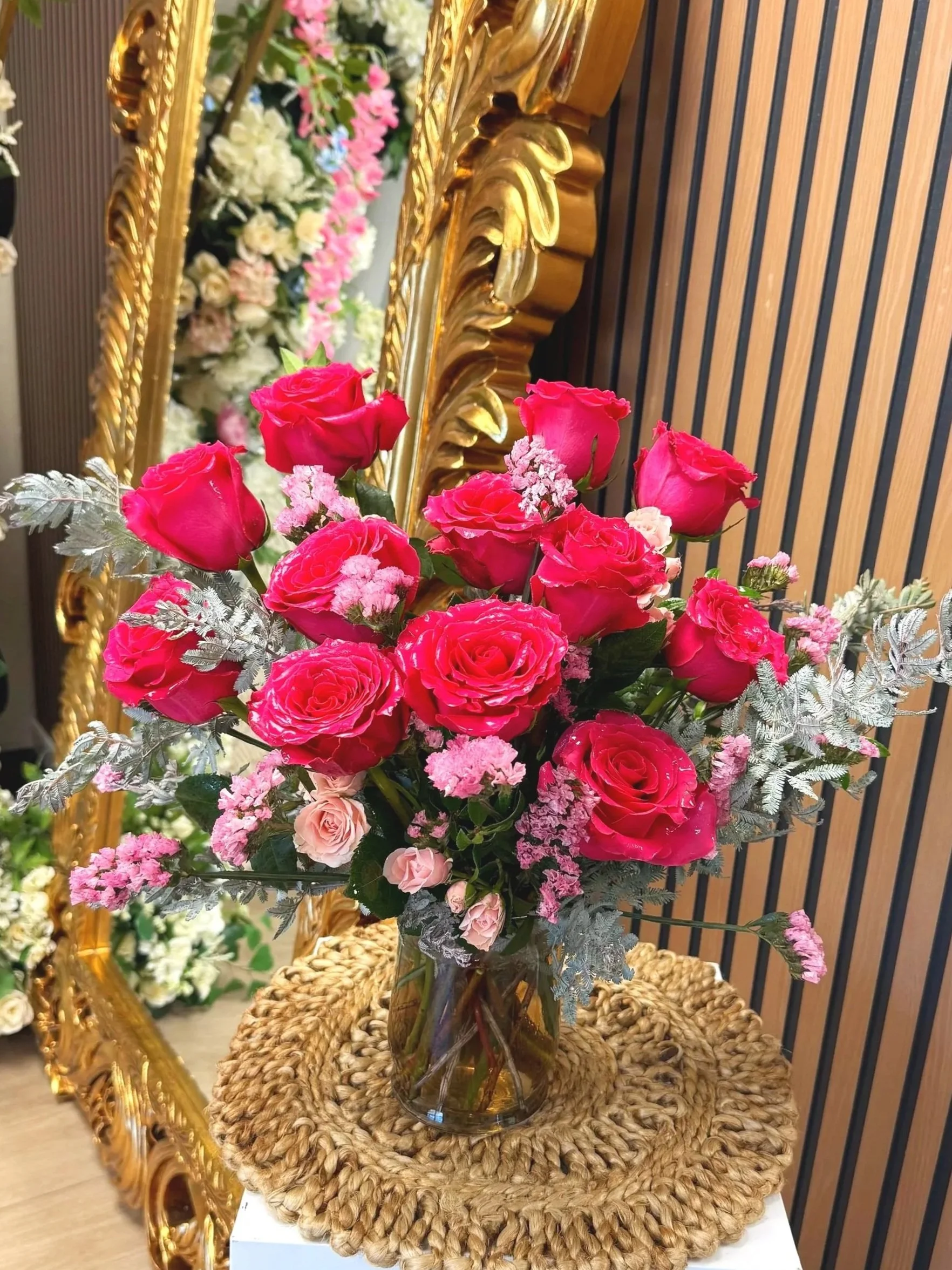 Deluxe Dozen Roses