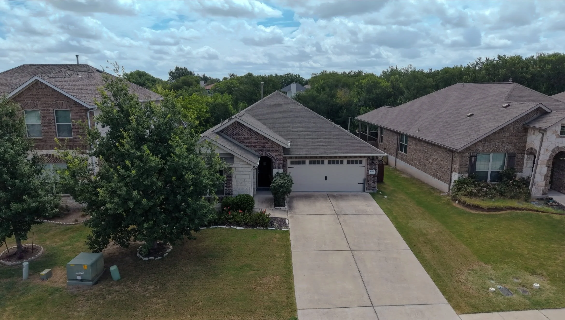 11813 Arran Street, Austin, TX, 78754

#atxhomes #satxhomes #satxphotographer #satxphotographer #floresaerialmedia