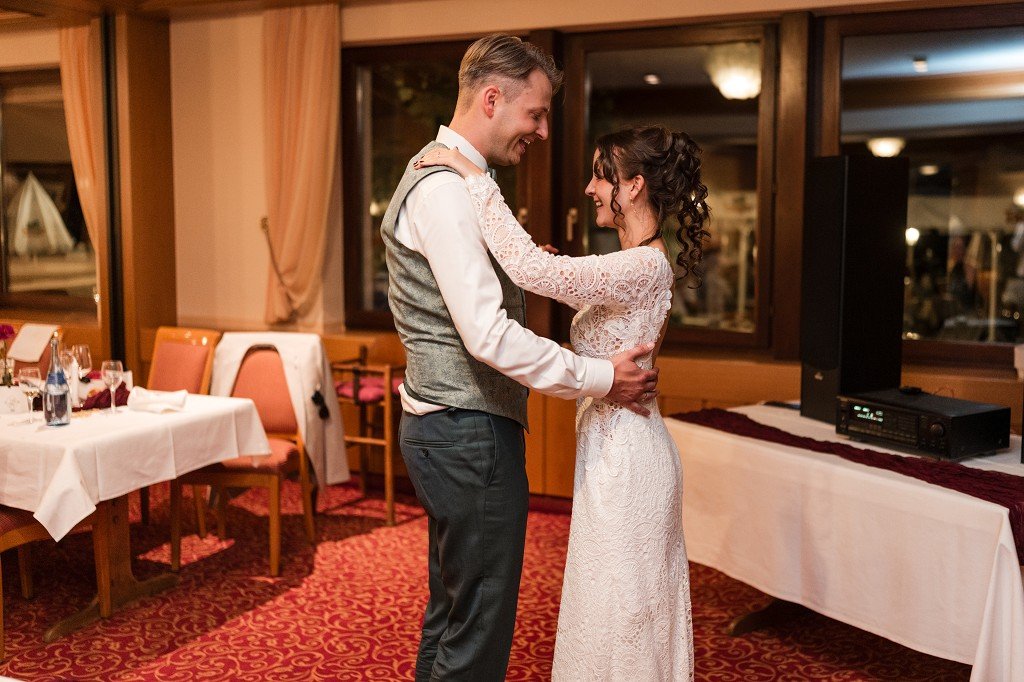 Hochzeitsfotograf Silas Kollmann Karlsruhe fotografiert im Europäischen Hof Königsbach-Stein