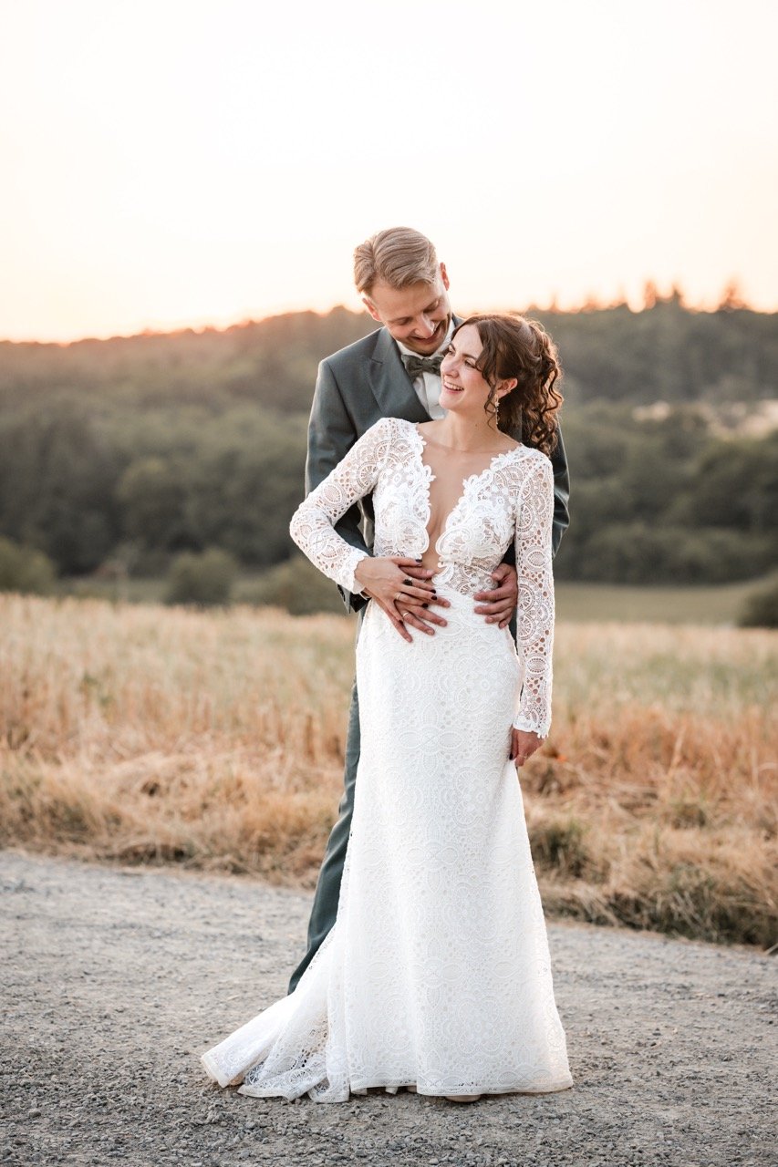 Brautpaar beim Paarshooting im Enzkreis, fotografiert von Silas Kollmann Fotografie.