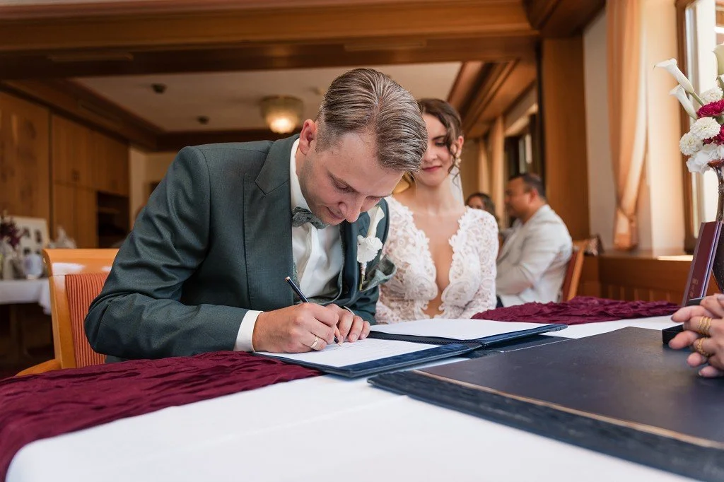 Hochzeitsfotograf Silas Kollmann Karlsruhe fotografiert im Europäischen Hof Königsbach-Stein