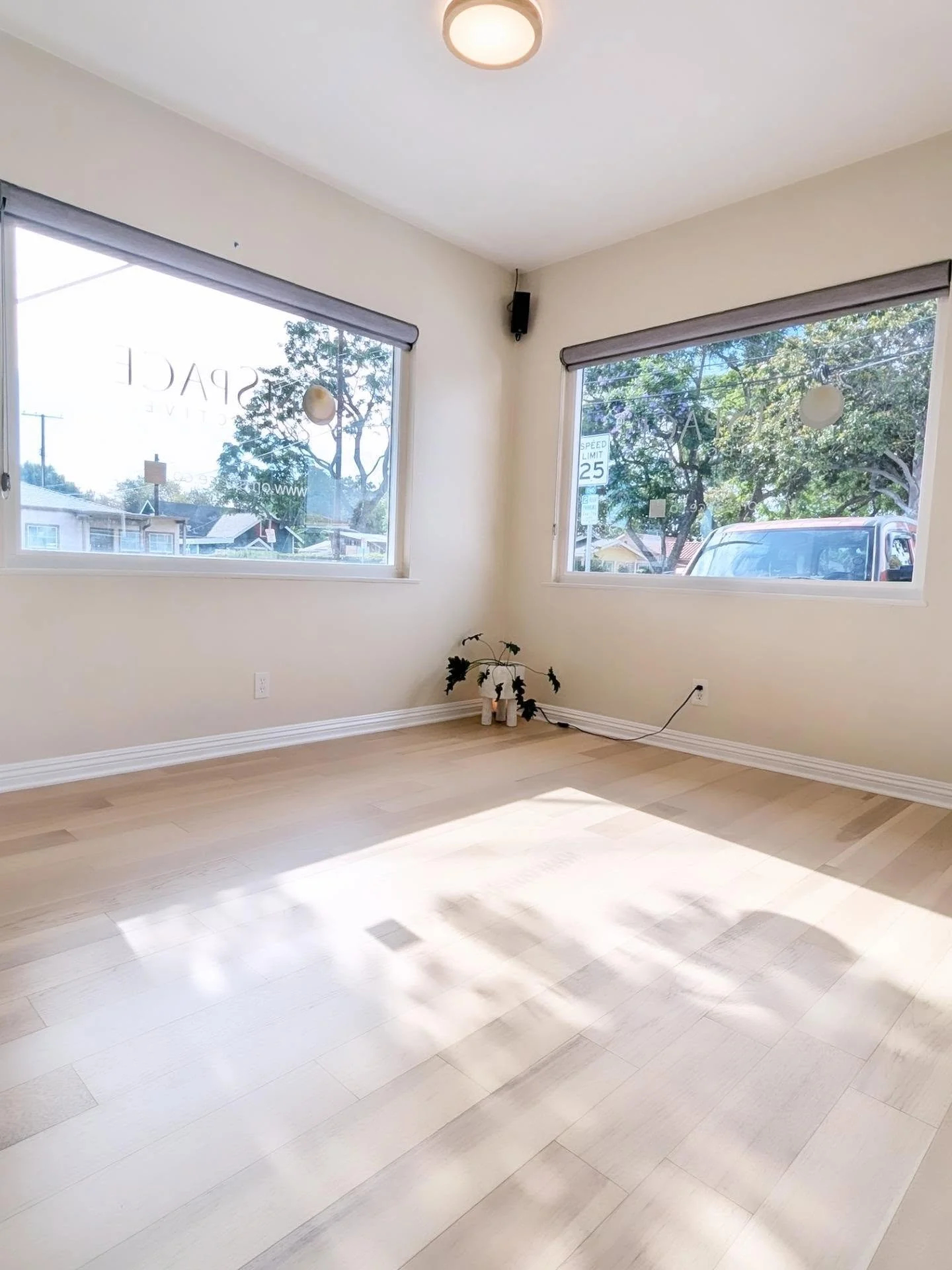 Afternoon sunshine X weekend vibes ☀️📅

Founding rental rate starting $25/hr. Offer ends 9/31. Contact for more details 🧘🏻&zwj;♀️

#omspaceco #fullertonwellness #yogastudio #wellnessstudio #metaphysicalspace