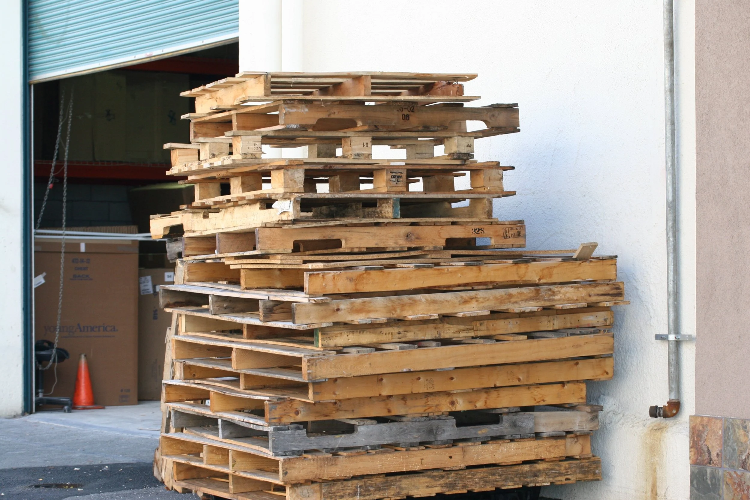 How to Get Your Warehouse's Recycling &amp; Pallet Program Ready Before Q4 Peak Season
