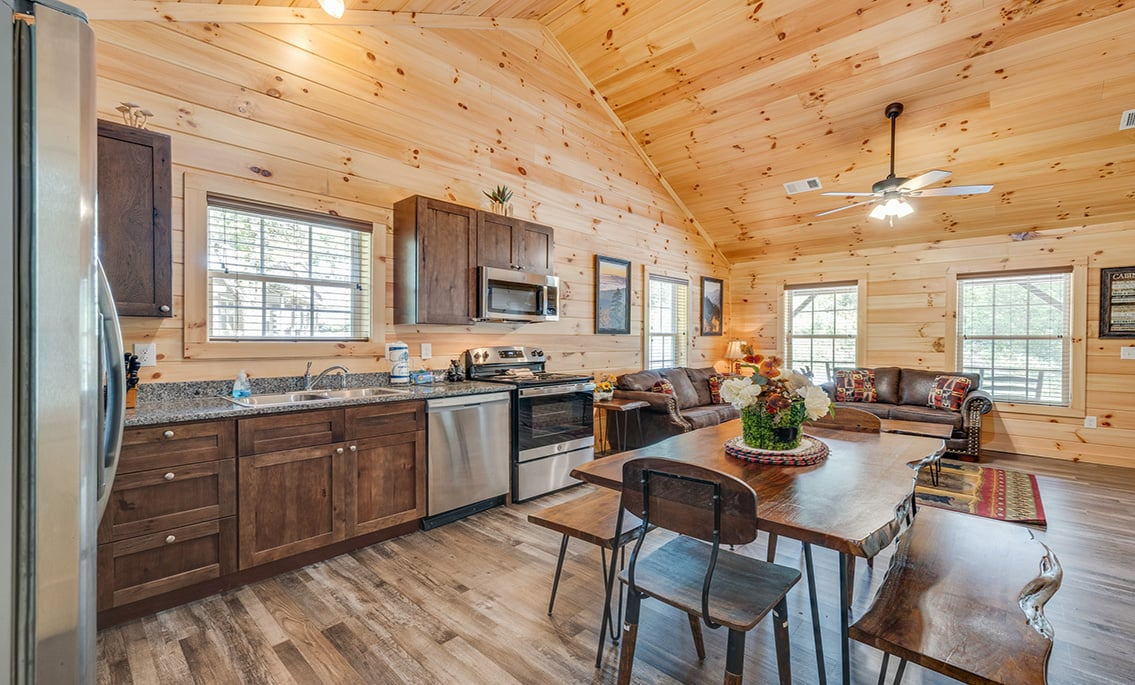 pigeon-forge-cabin-bear-clubhouse-kitchen-3.png