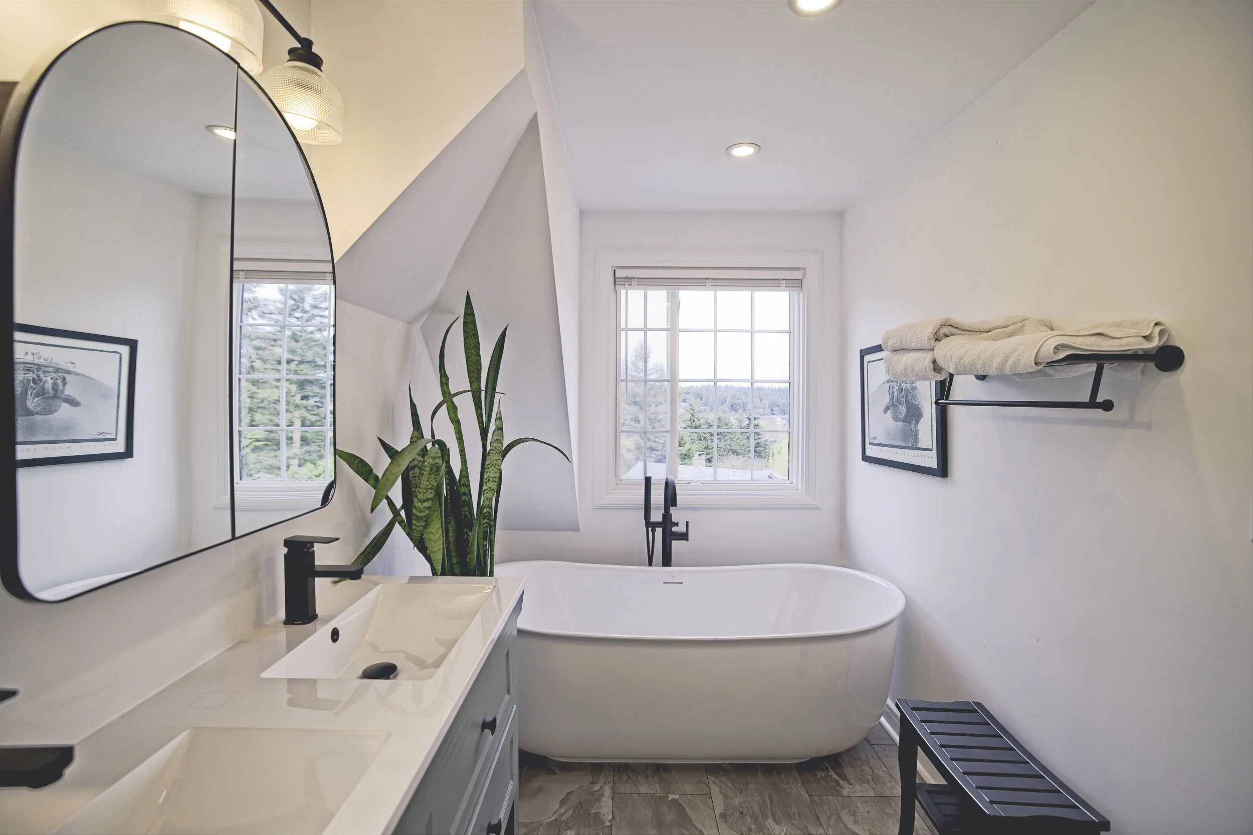Upstairs full bath main.jpg