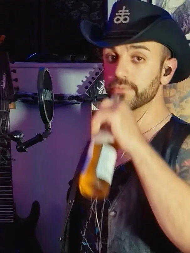 (Swipe for raw camera audio)
Yonder Wretch Onetake is now live on my YouTube channel, where I've also gathered every cover, collab, and release I've done over the last 20 years (over 100 songs 🤯)

Thank you all for my first 4K streams and for all th