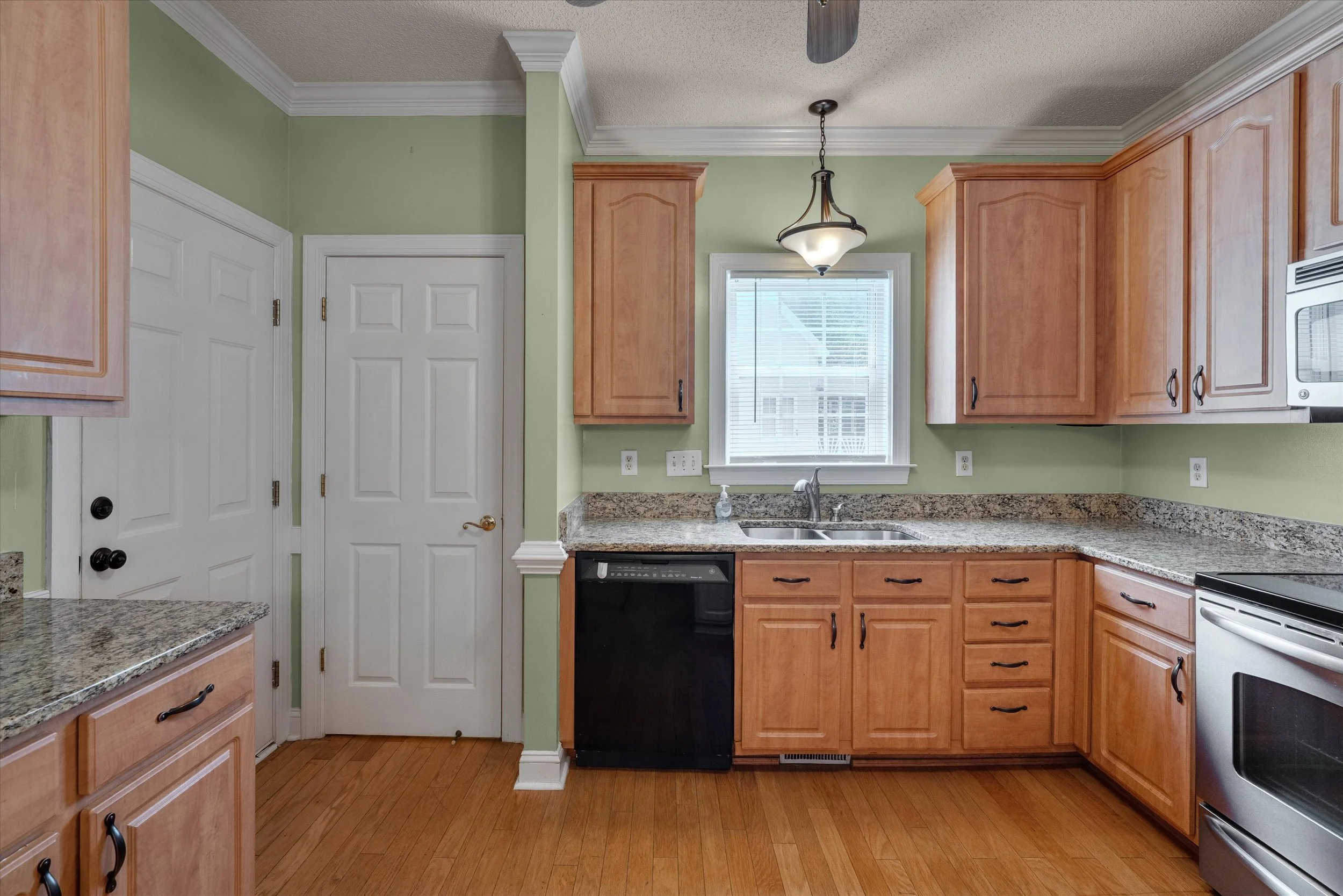 11-1008 Edenburghs Keep Drive-11.jpg