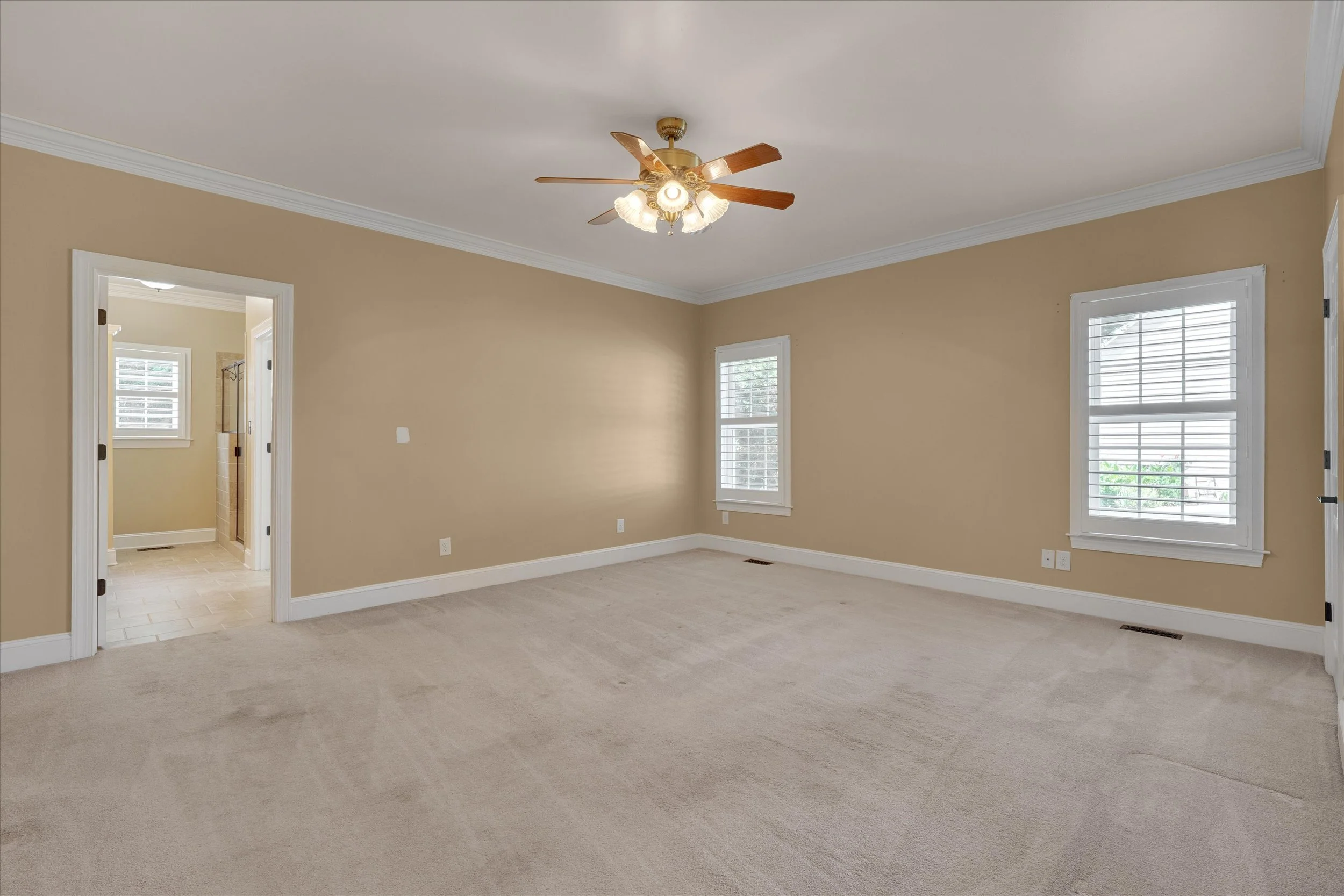 14-1008 Edenburghs Keep Drive-14.jpg
