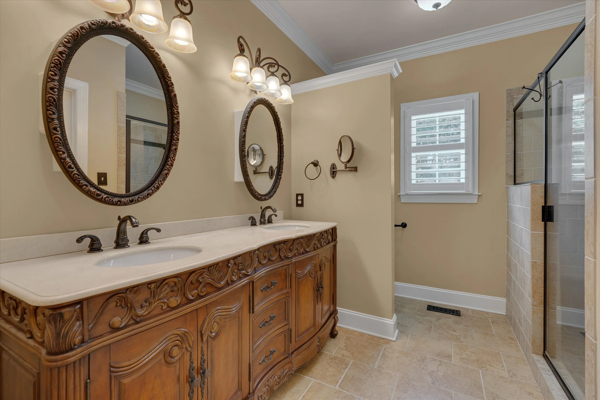 19-1008 Edenburghs Keep Drive-19.jpg