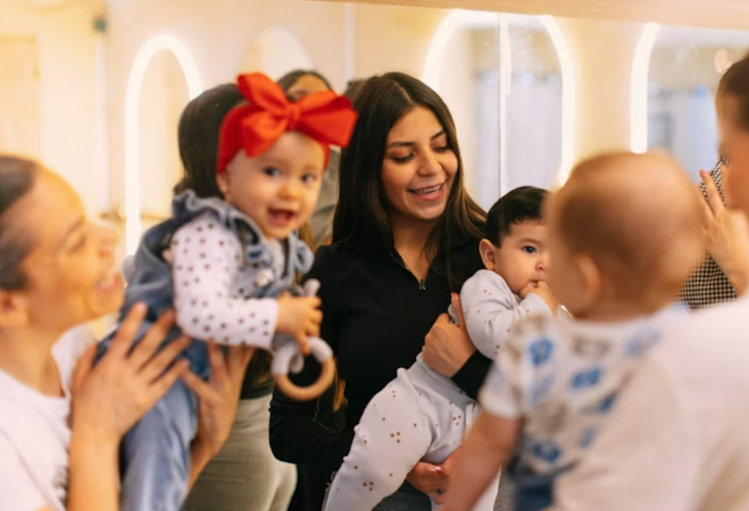 Mothers with postpartum support in Folkestone