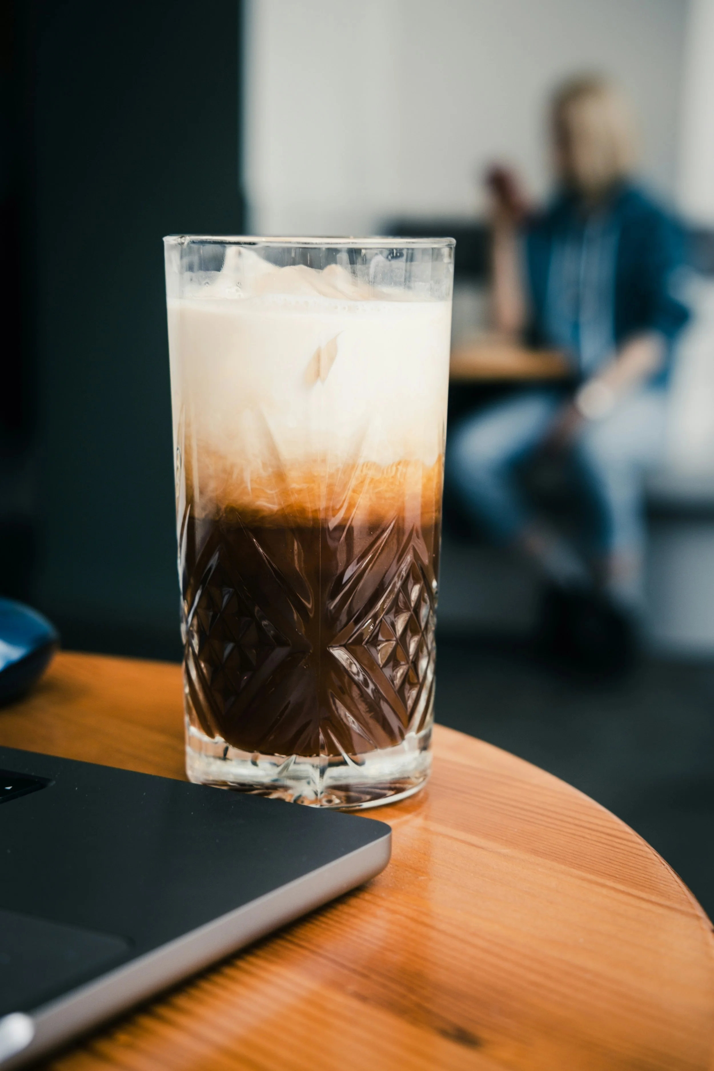 Kaffee im gastronomischen Umfeld als Symbol für Gastlichkeit und Hospitality.