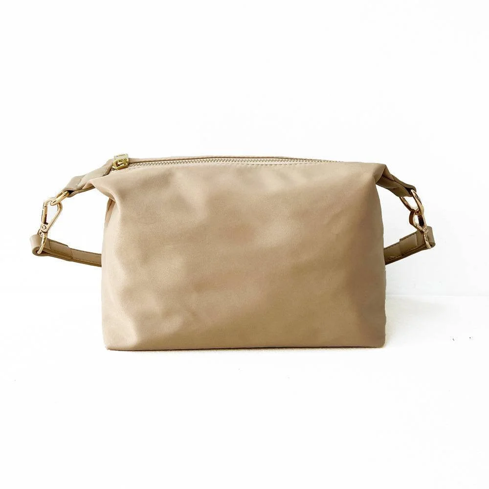 shoulderbag_13_105503bf-7558-4277-8066-5f5e71588cff.jpg