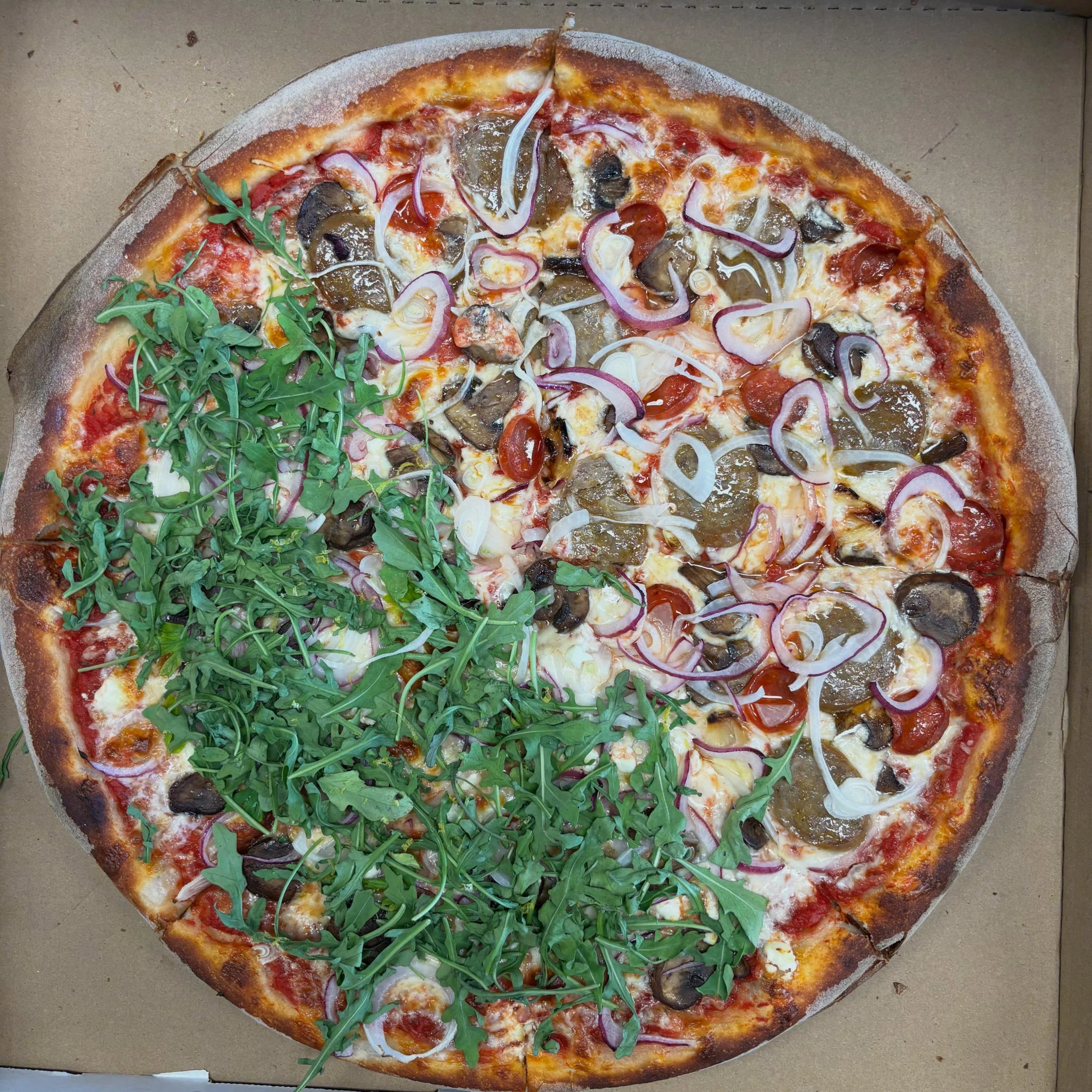 Half veggie half combo, the choice is yours 😉🍕🥰
