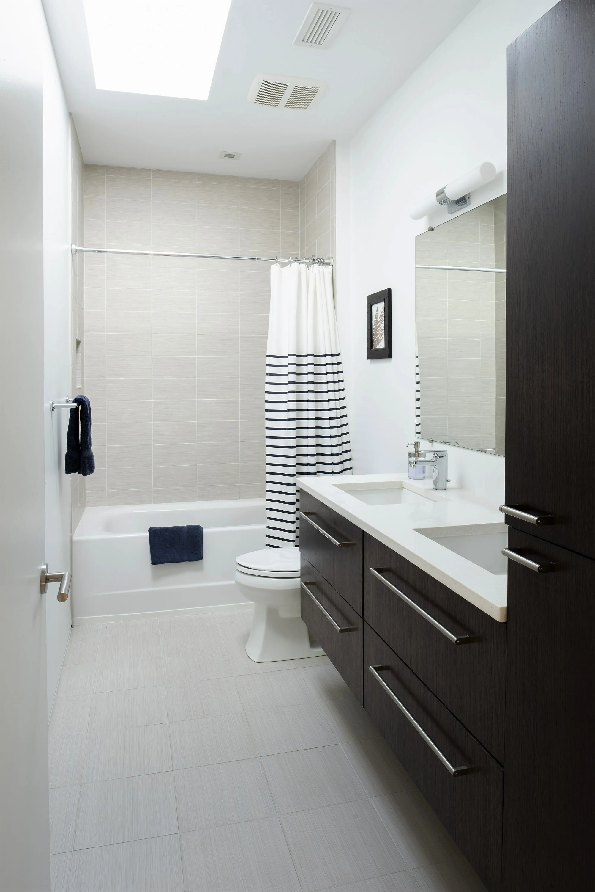17_Skylight Bath.jpg