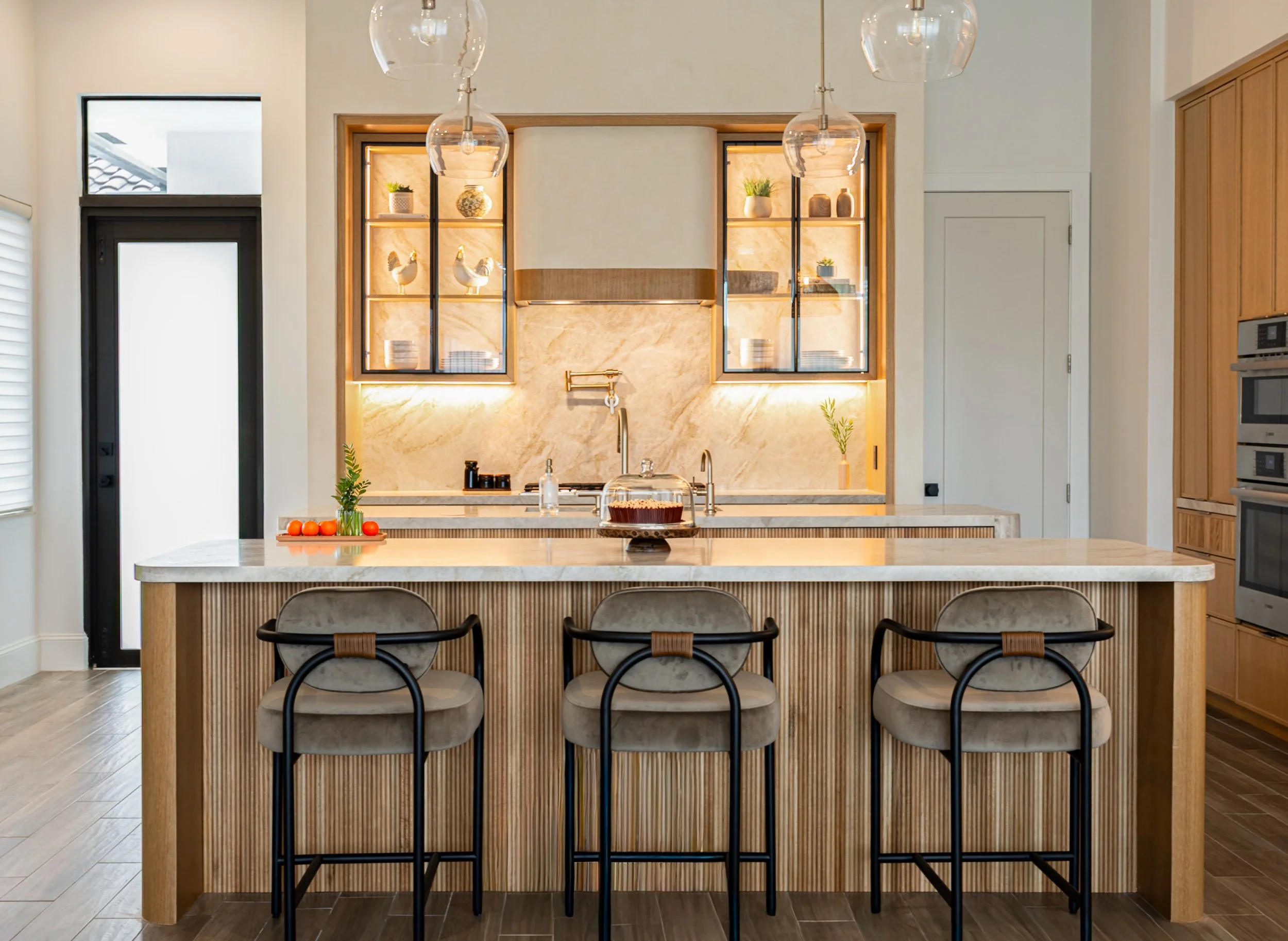 Another day, another kitchen 🤩

Millwork: @santana_santanawoodwork 

#interiorphotographer #photography #interiordesign #contractor #miami