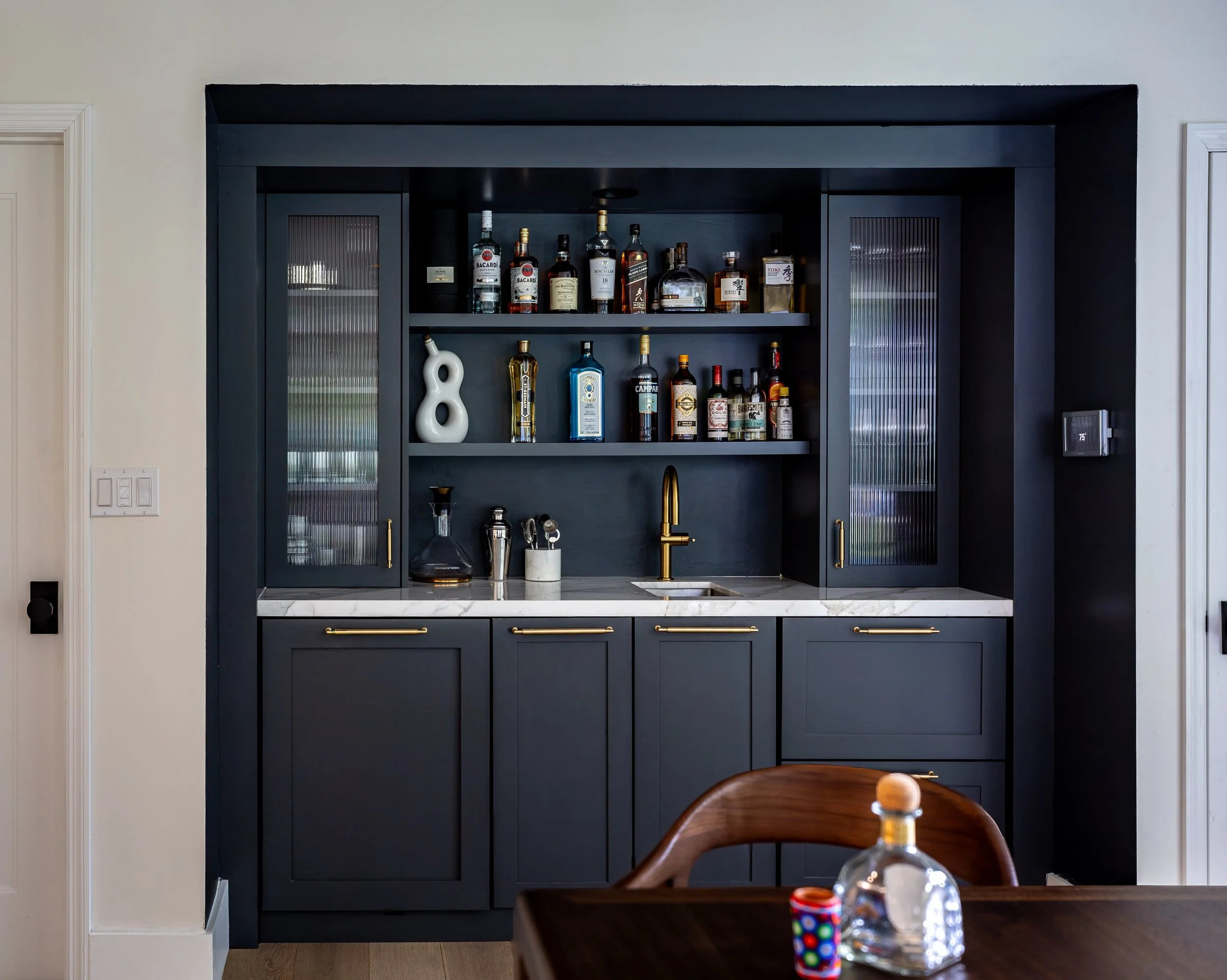 Texture, proportion, and detail.

When the millwork is tailored to perfection, photography simply captures it and brings every single detail to light.

Custom millwork by: @santana_santanawoodwork 

📸 If you spend weeks creating extraordinary spaces