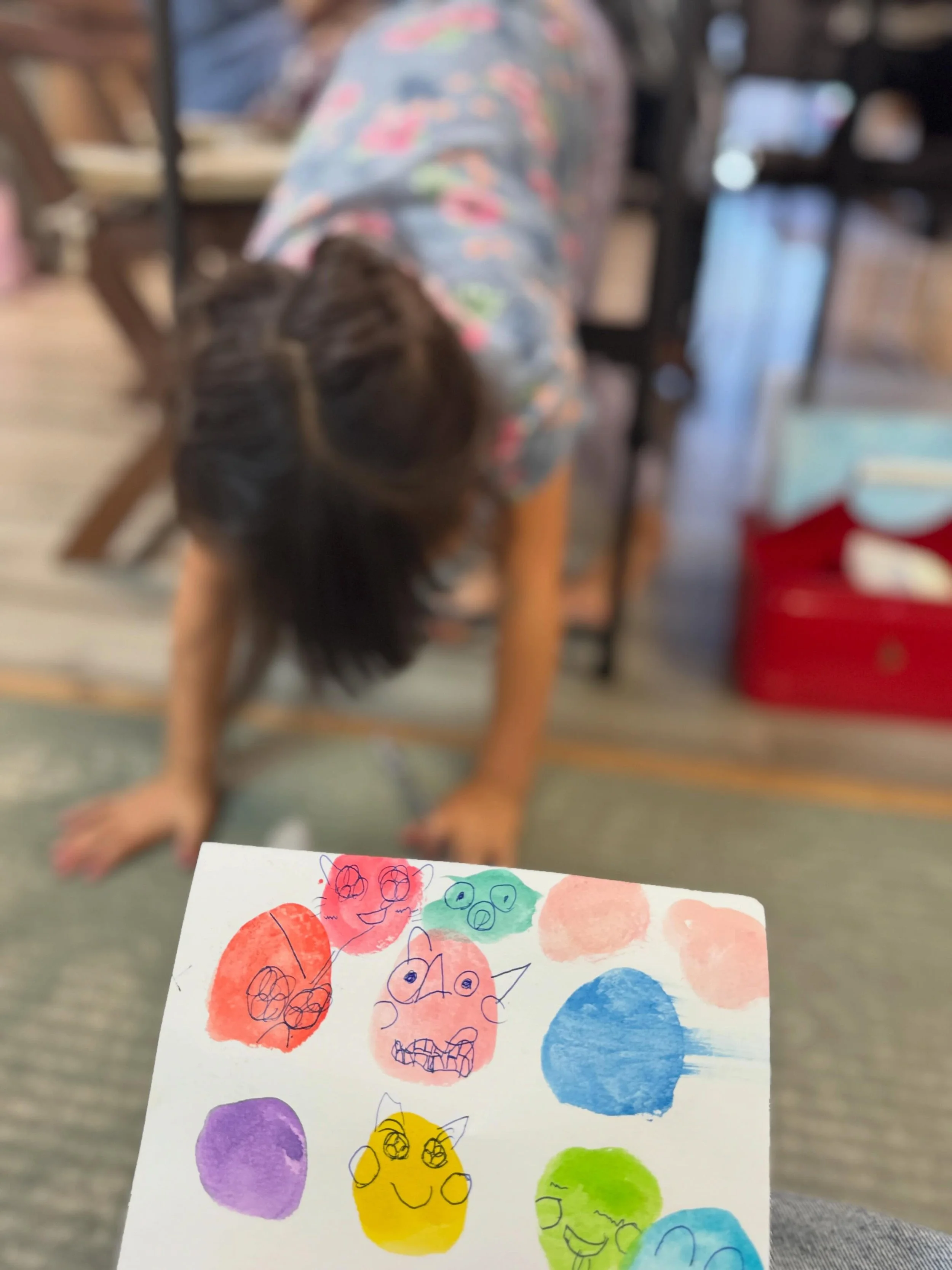 My Feelings. My Colors. 🎨

Red can feel like anger or love.
Blue can feel sad or calm.
Yellow can feel happy or excited.

When emotions come up, try matching your feelings to a color on your feelings chart. Everyone&rsquo;s chart is unique.

Identif