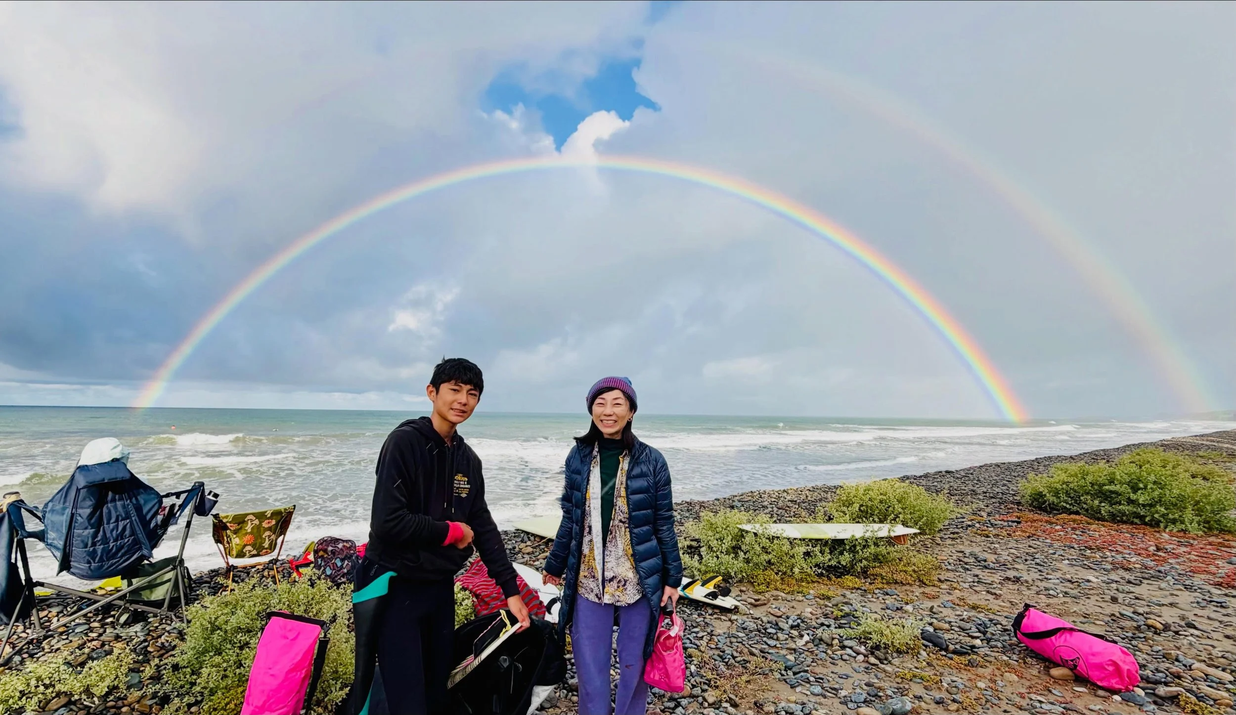 Waking up early on a cold, windy, rainy, muddy morning&hellip; totally worth it 🌈🌈

寒くて雨で泥沼で強風の朝
はやく起きたご褒美〜
ダブルレインボー
しあわせ❤️

#doublerainbow #アメリカ生活 #sanonofre #ダブルレインボー　#mindfulmoments