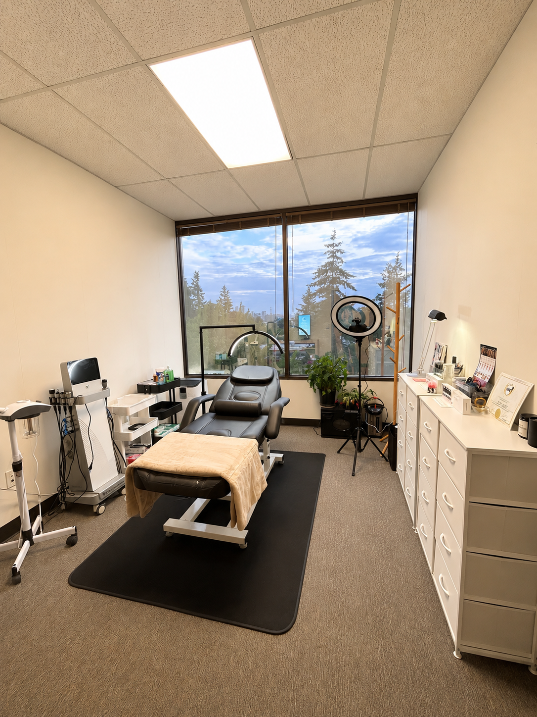 Private treatment room for permanent makeup at Lumi SMP & PMU studio in Bellevue, Washington