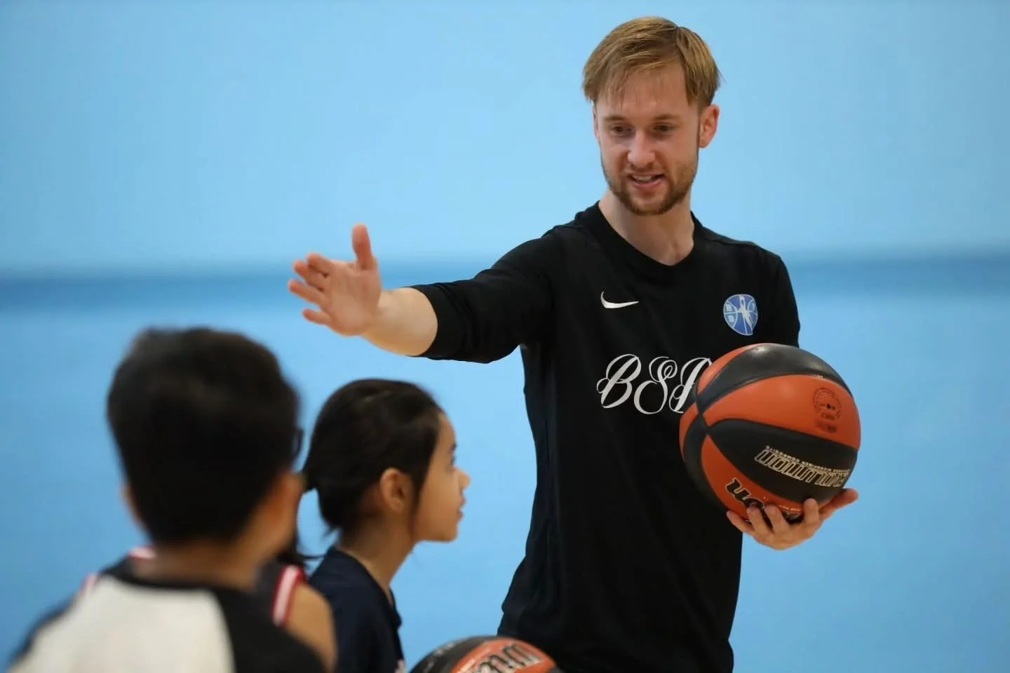 Coach Rob running a camp in Barnet, England. 