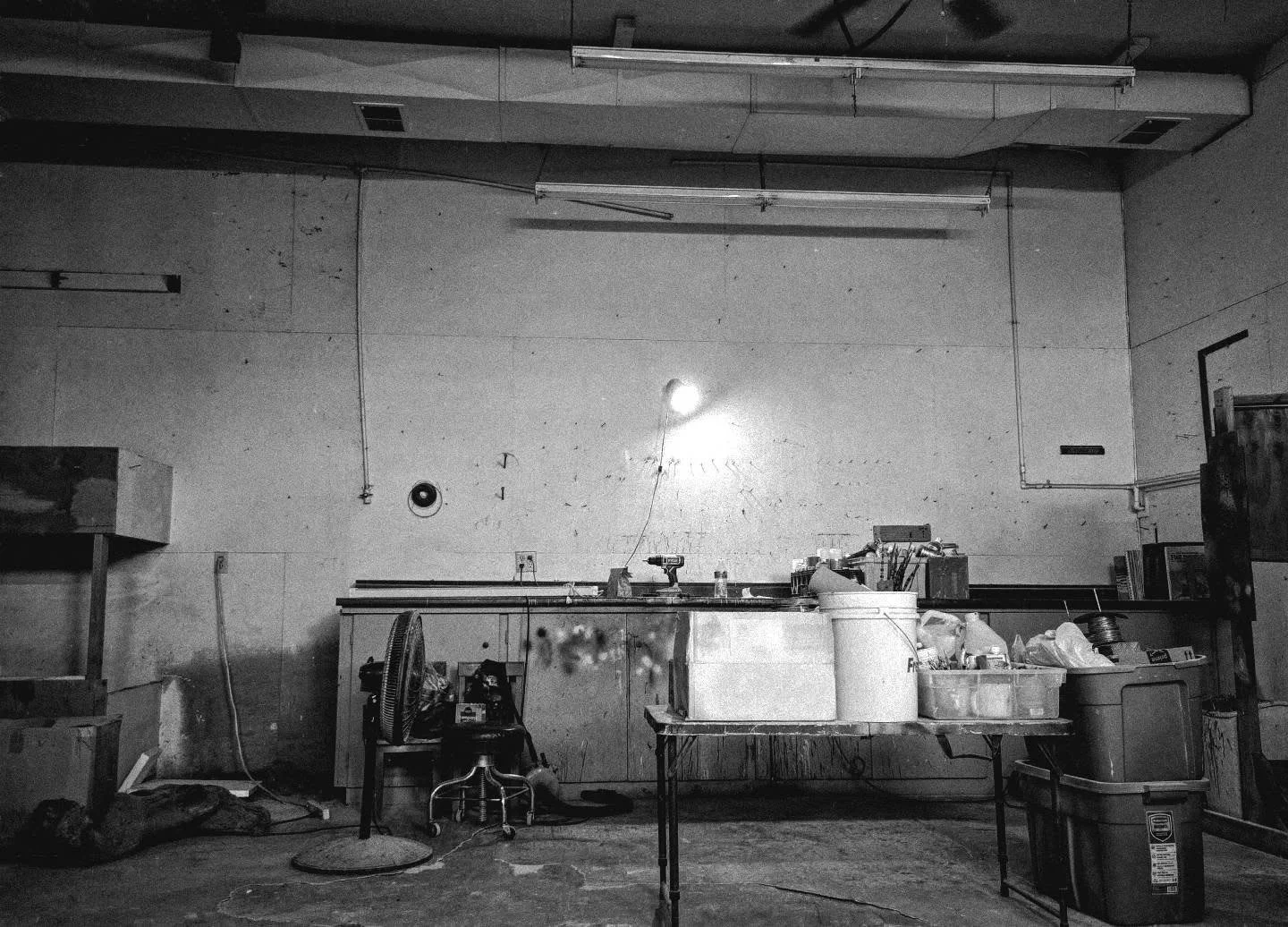 well, that's all folks. packed up my work station today at artistic as the building has sold and we'll be moving out in a couple days.
i'm ready to move on to bigger and better things (and hopefully AC), but i can't help but be a bit sentimental. i l