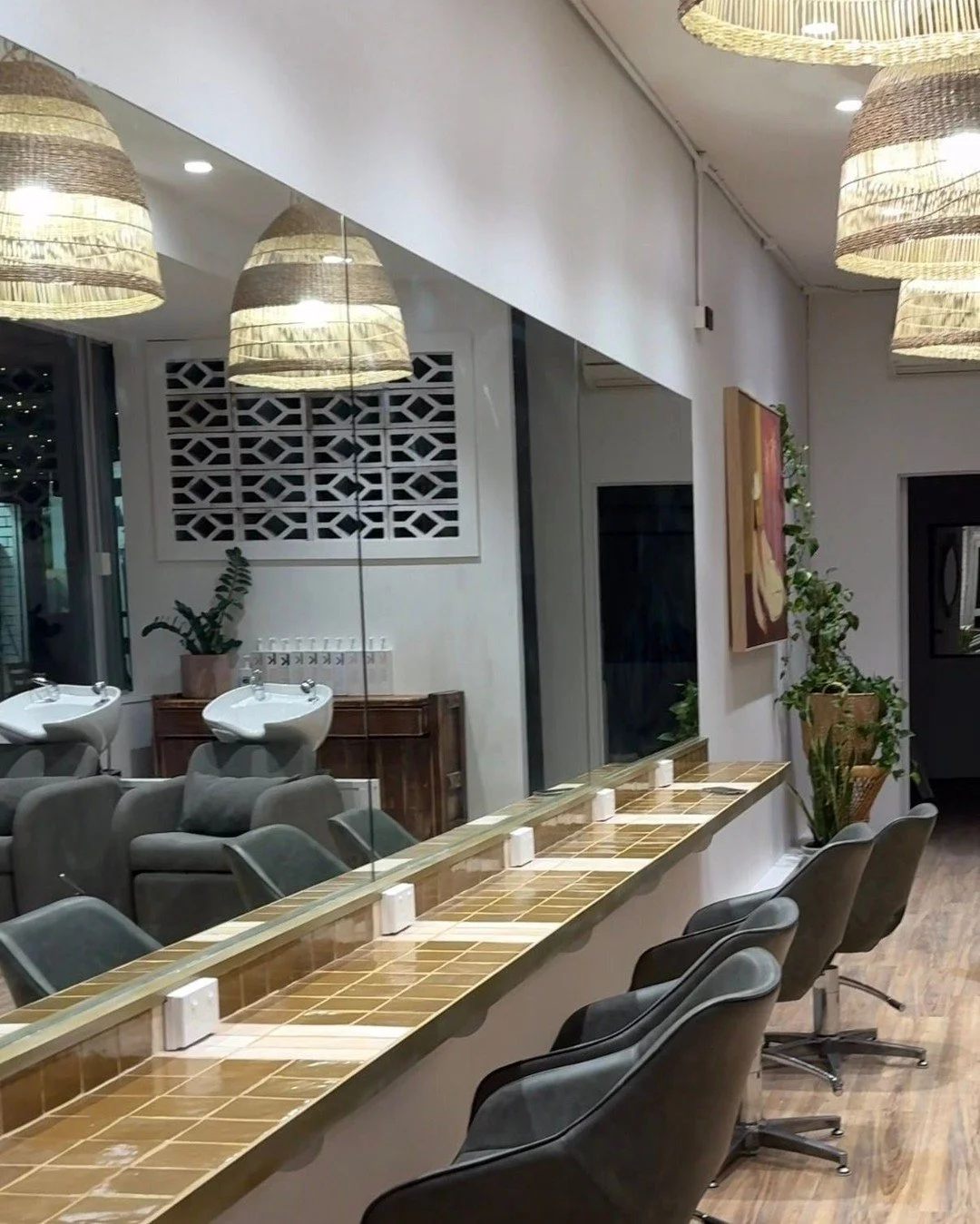 RAE HAIR STUDIO ✨

Where luxury meets low maintenance.

Every detail designed with you in mind. A space where busy women can relax, reset, and walk out with hair that works for their life.

This is more than a salon&mdash;it's where Real. Authentic. 