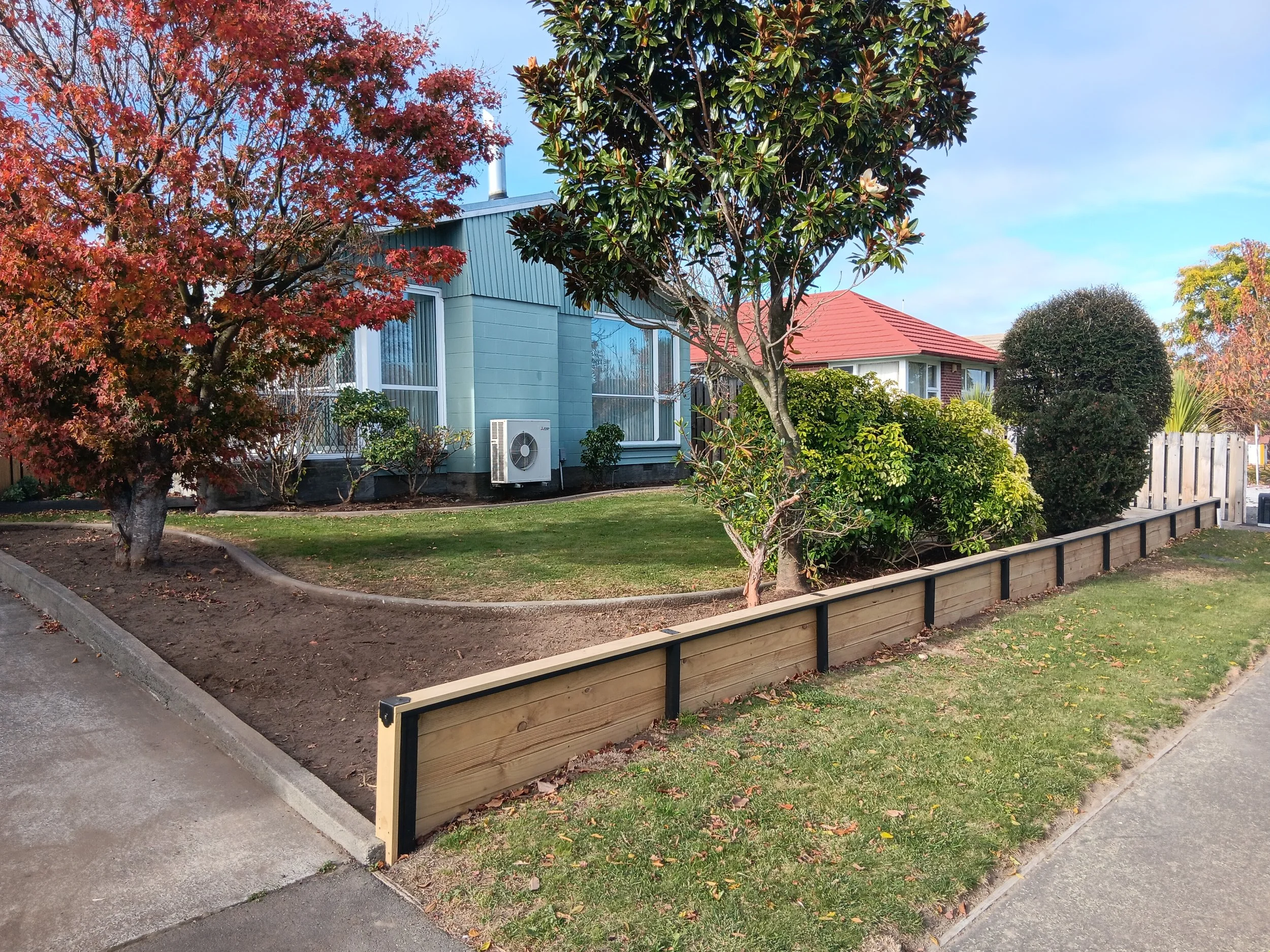 Retaining fence - After