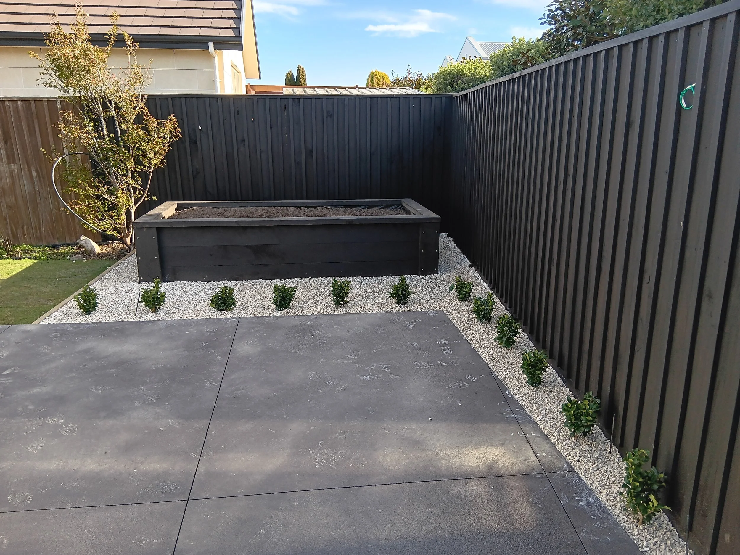 Raised garden bed, edging, stone
