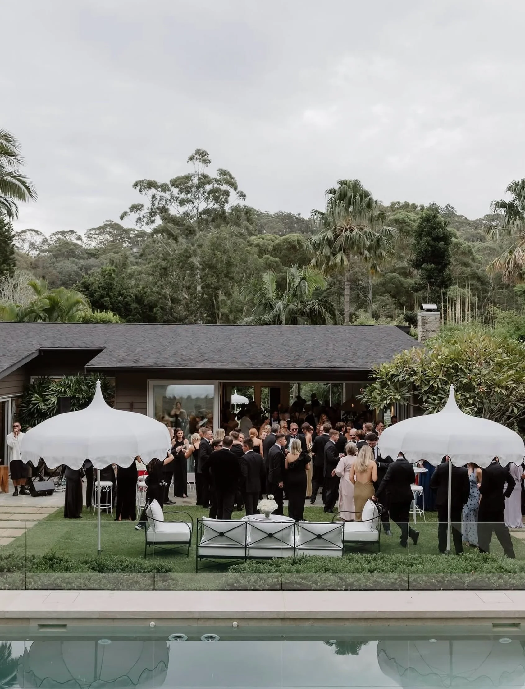 Designed to complement, never compete.

Verona Lounge Set and our much-loved Solene Umbrellas beautifully styled by @aimeebarton_ 

Planner and stylist @aimeebarton_
Photographer @biancavirtueweddings 
Florals @fiorexstudio 
Furniture @foundandgather