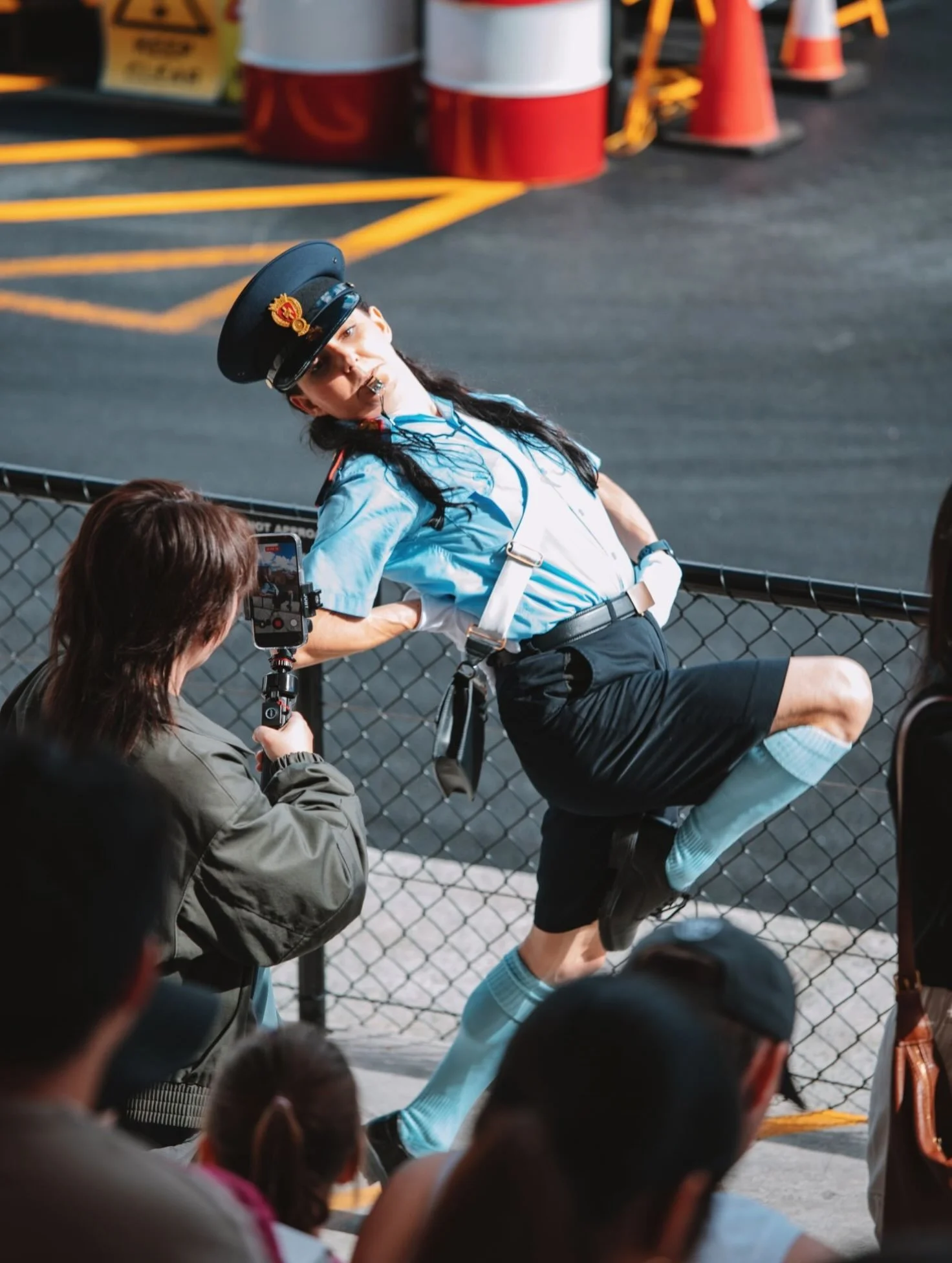 George striking a pose while searching for HAVOC Operatives? A very versatile spy 🚨🚔
#SpyChaseStuntShow 
@movieworldaus 
@showtimentertainmentproduction 

📸: @jaggedphotography