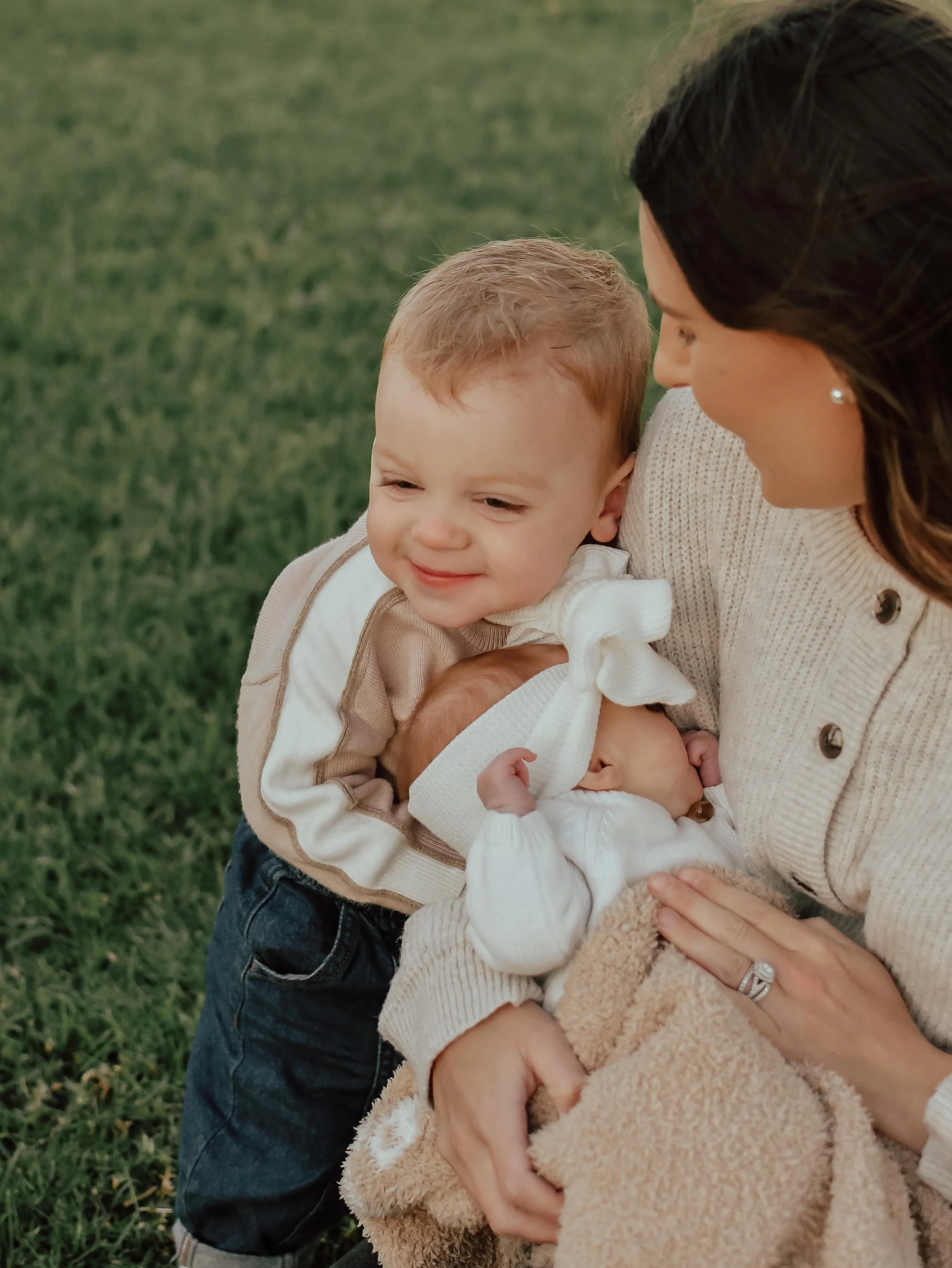 Winter photoshoots definitely don&rsquo;t get enough love. The cooler weather also means little ones are often happier outdoors, earlier start times and there&rsquo;s something so special about snuggling close together that naturally brings connectio