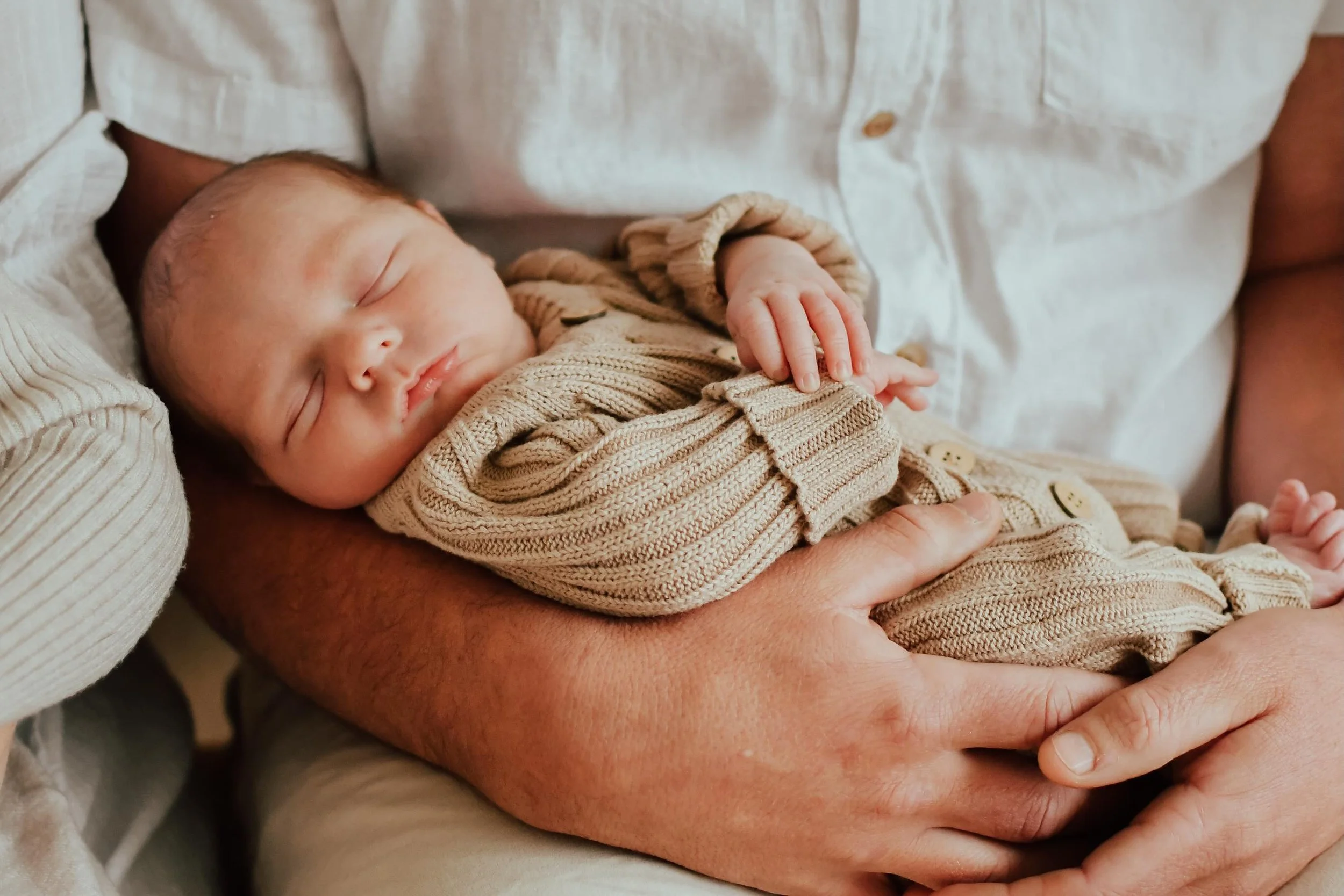 Some newborn sweetness for your Friday morning. Scroll across to see the proudest big sister ever 🤎